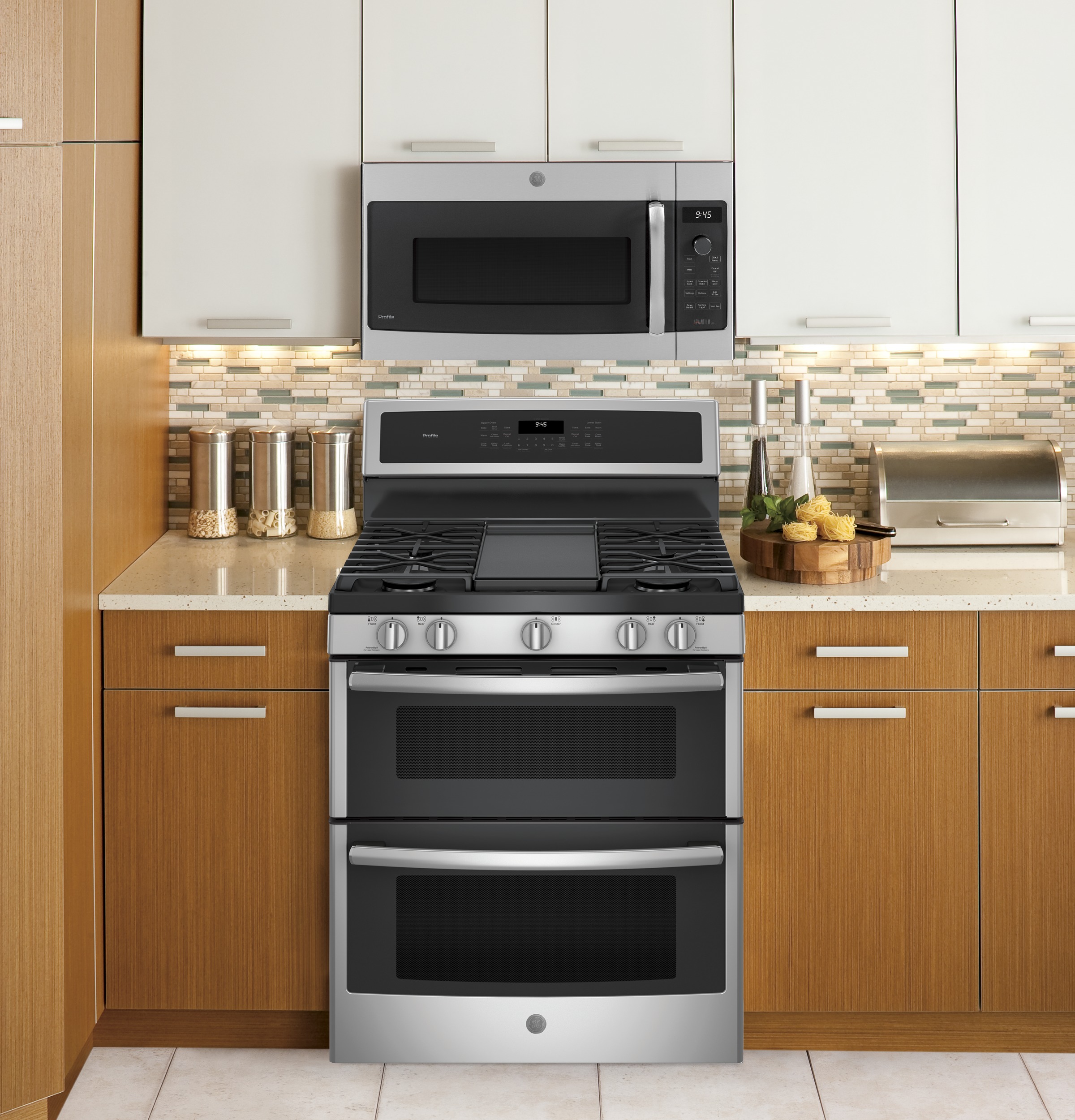 Series 30" Free-Standing Self Clean Gas Range with Warming Drawer PGB945SEFSS