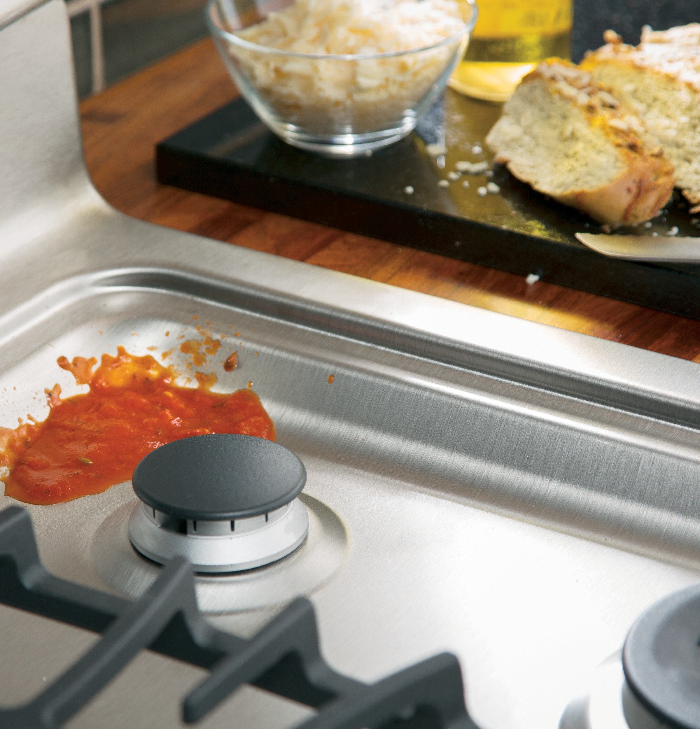 Series 30" Free-Standing Self Clean Gas Range with Warming Drawer PGB945SEFSS