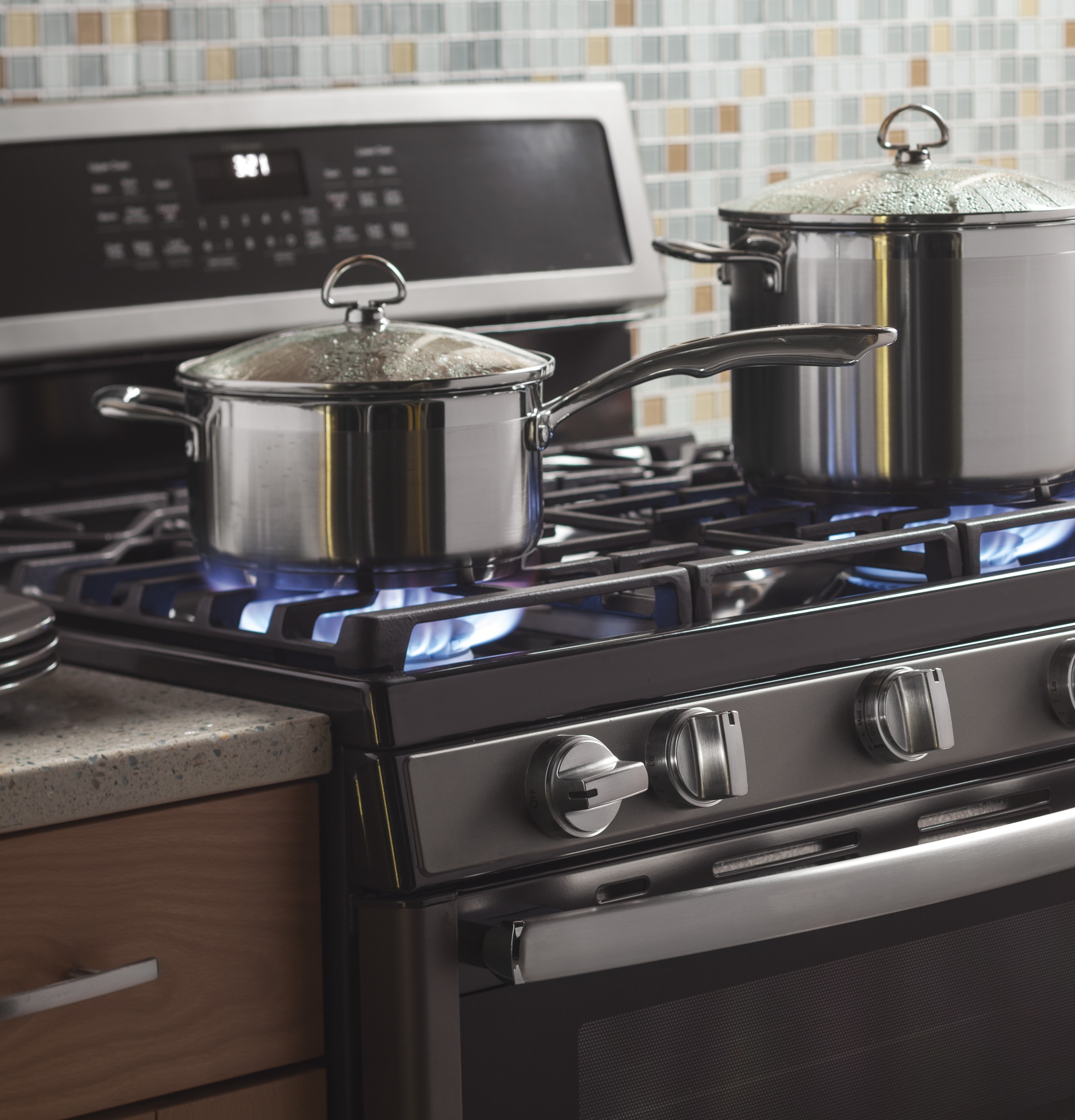 30" Free-Standing Gas Double Oven Convection Range PGB960SEJSS