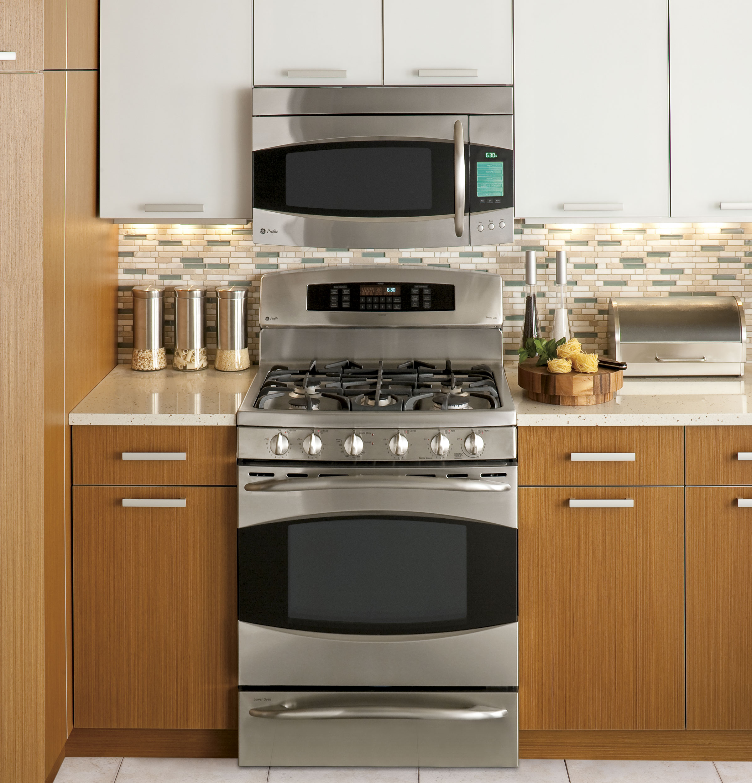 30" Free-Standing Gas Range with Baking Drawer PGB975SEMSS