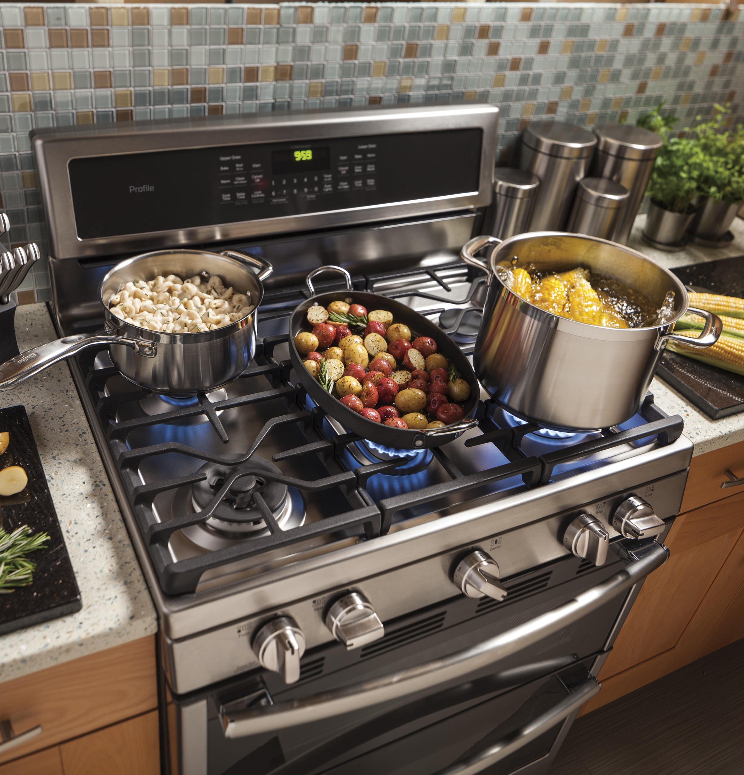 Series 30" Free-Standing Gas Double Oven Convection Range PGB980ZEJSS