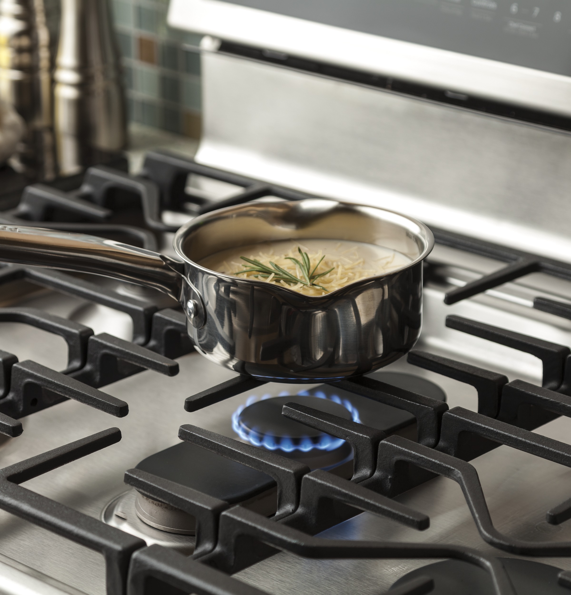 Series 30" Free-Standing Gas Double Oven Convection Range PGB980ZEJSS