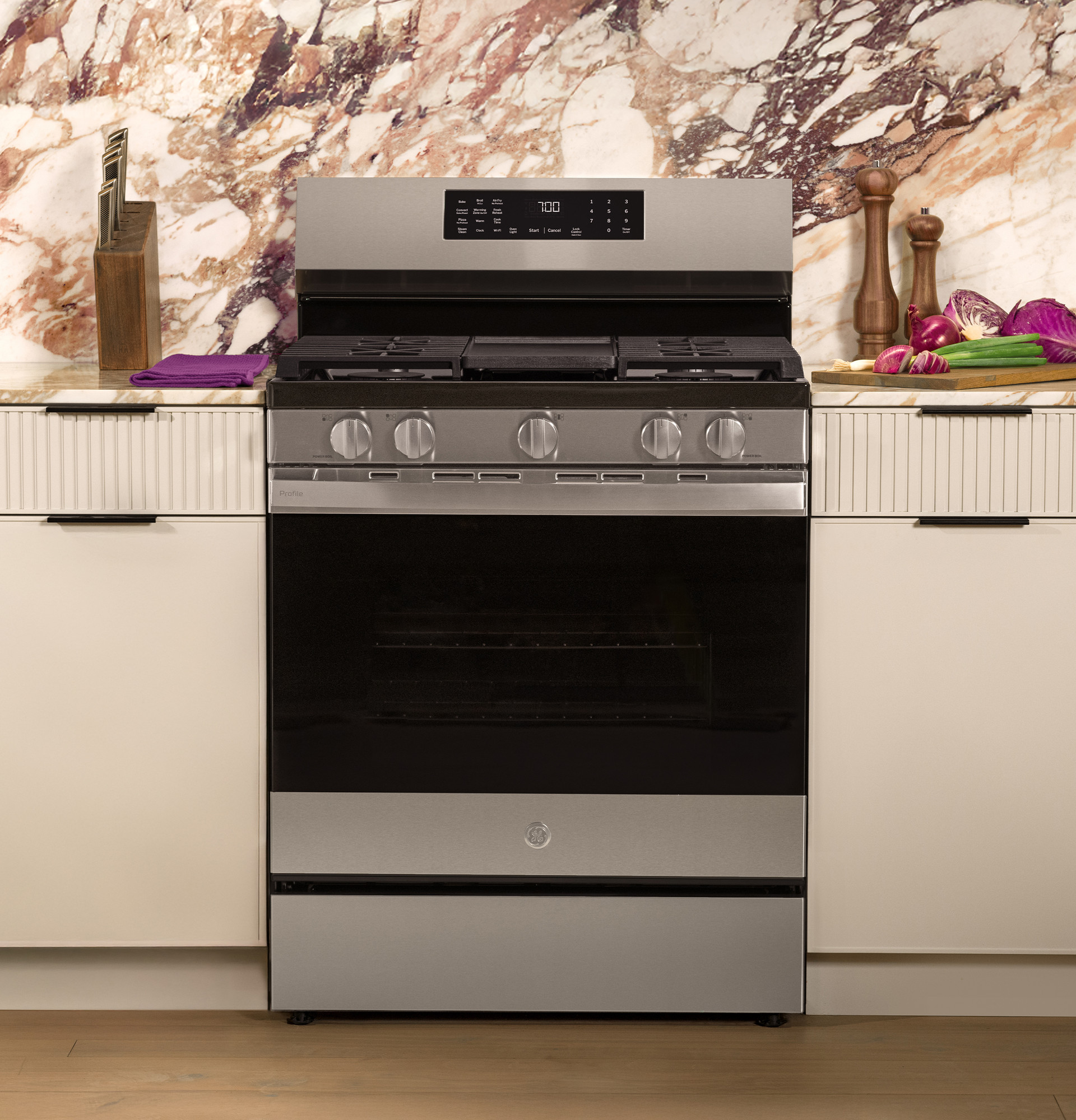 30” Smart Free-Standing Gas Convection Range with No Preheat Air Fry and EasyWash Oven Tray PGF700AYFS