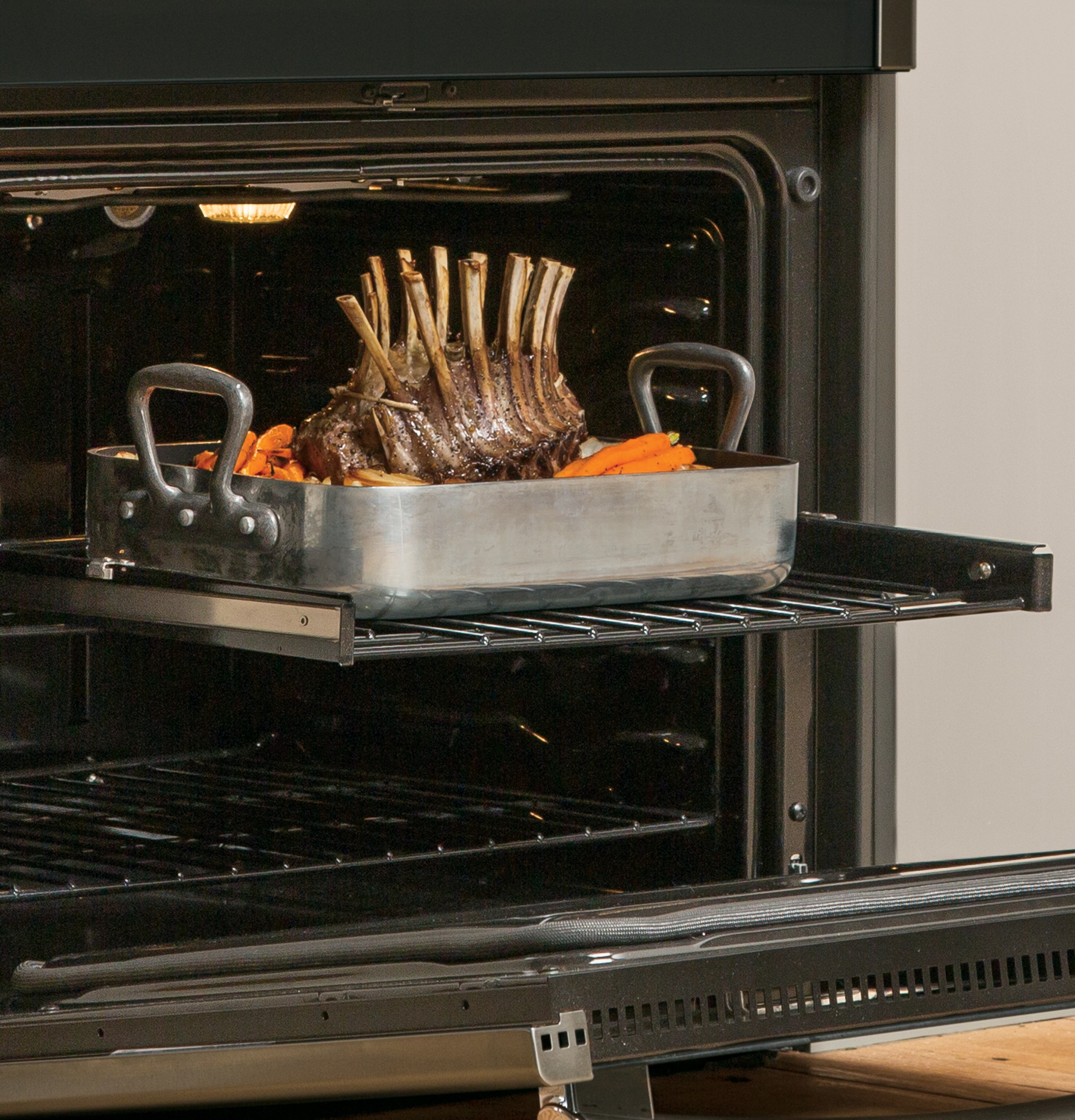 Series 30" Slide-In Front Control Induction and Convection Range with Warming Drawer PHS920SFSS