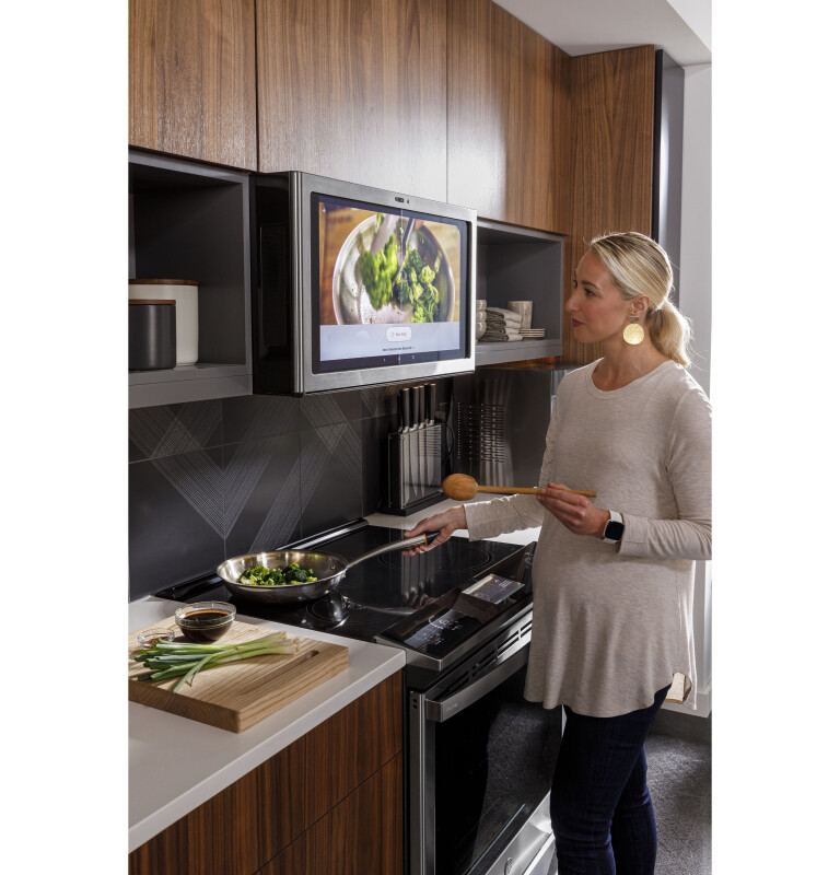 30" Smart Slide-In Fingerprint Resistant Front-Control Induction and Convection Range with No Preheat Air Fry PHS93EYPFS