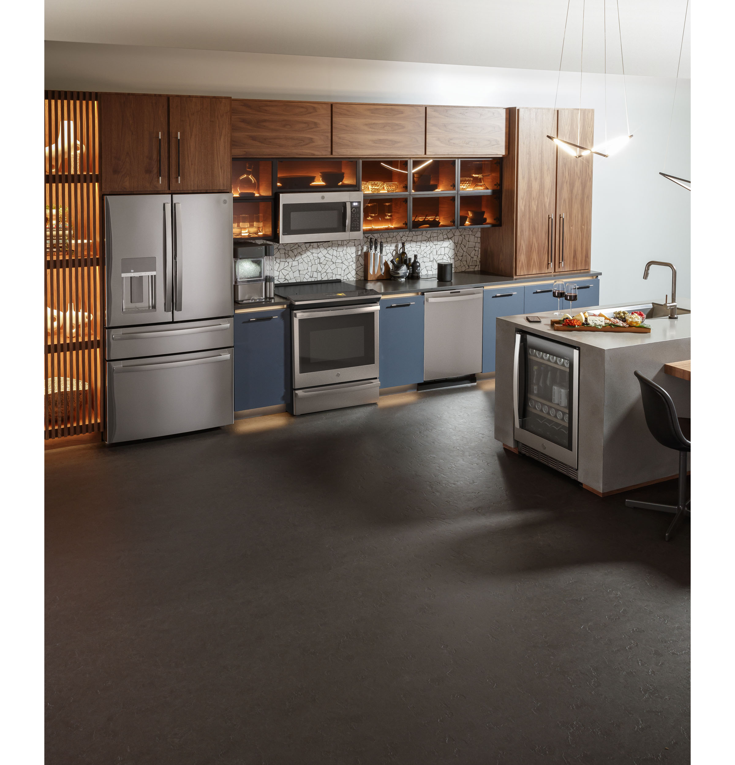 30" Smart Slide-In Front-Control Induction Fingerprint Resistant Range with In Oven Camera PHS93XYPFS