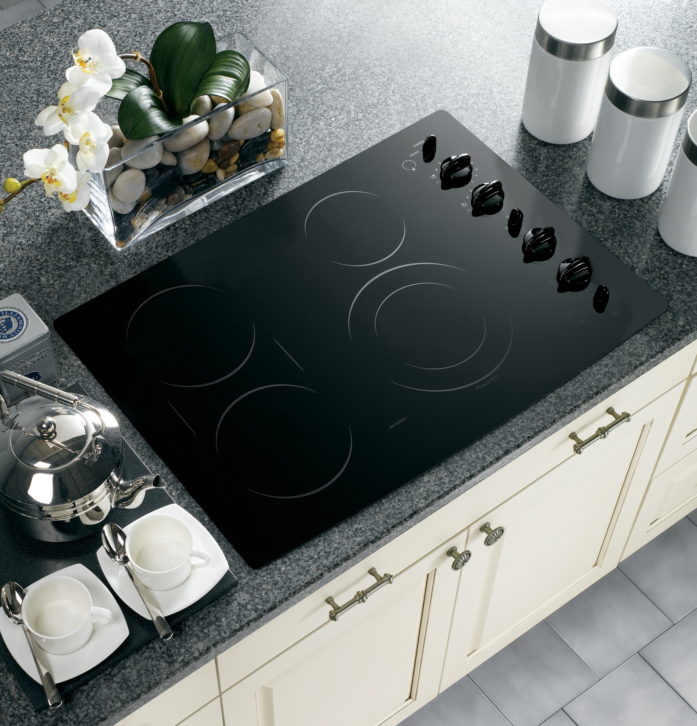 Series 30" Built-In Electric Cooktop PP932BMBB