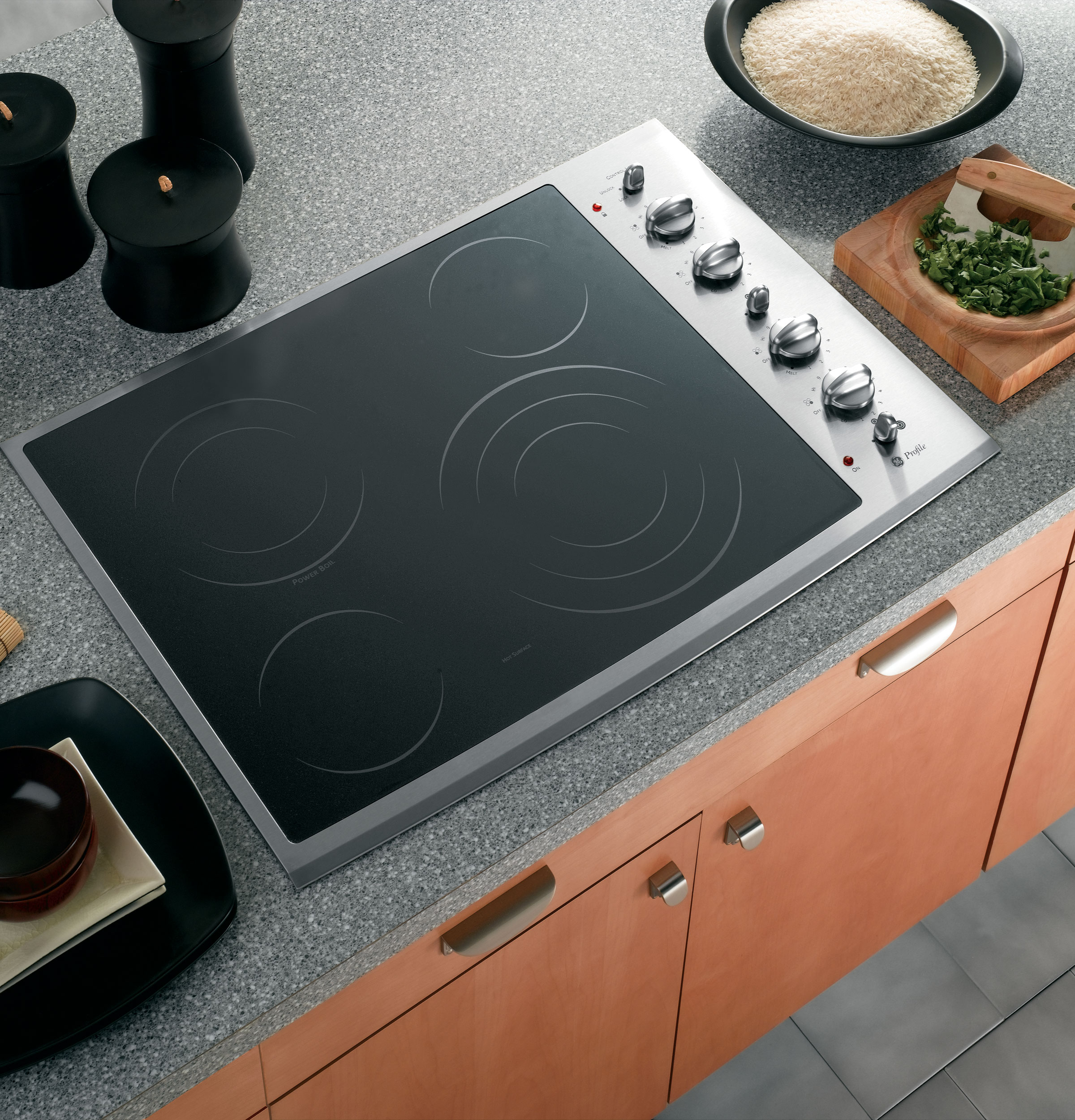 30" Built-In CleanDesign Electric Cooktop PP942SMSS