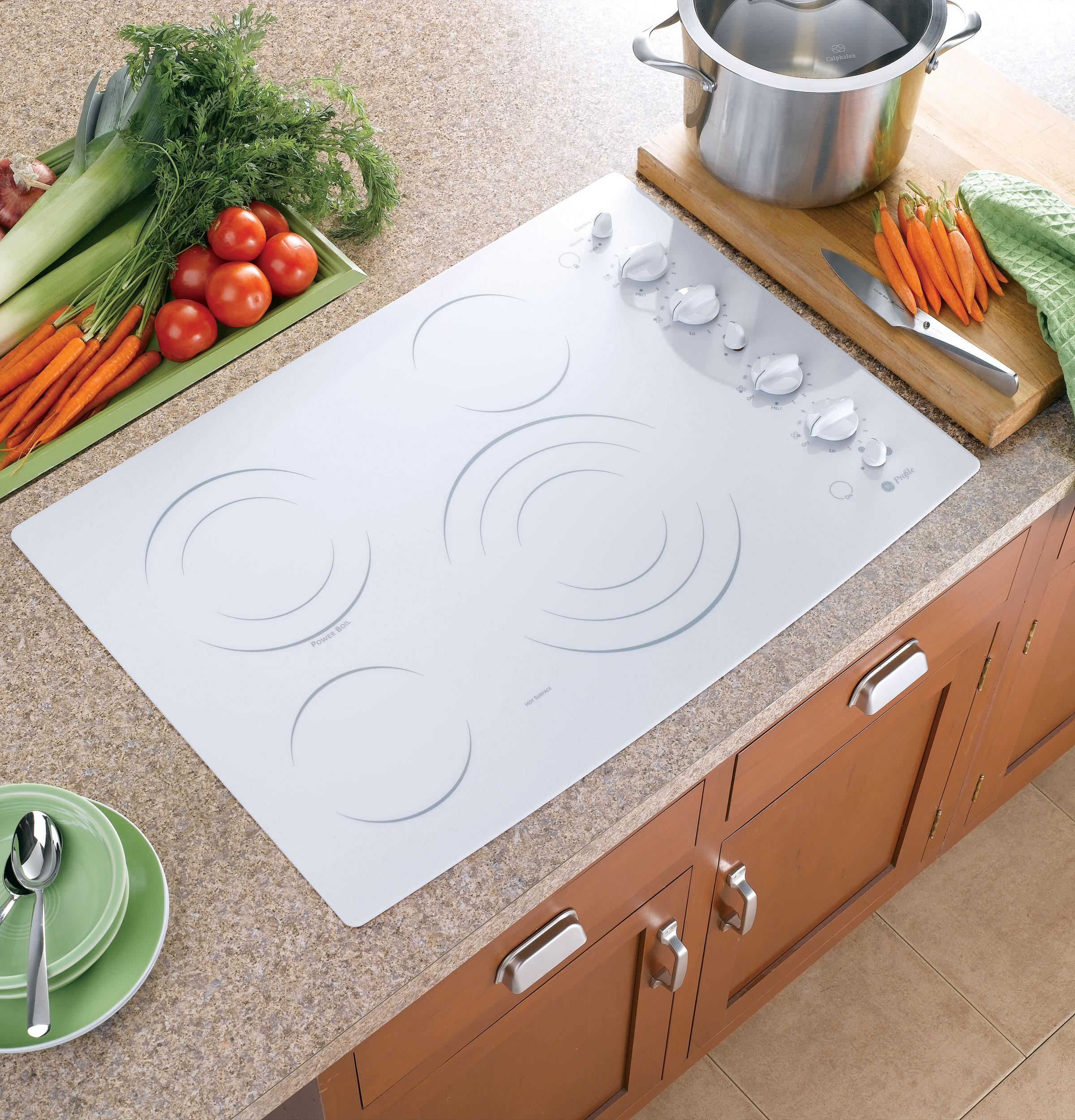 30" Built-In CleanDesign Electric Cooktop PP942TMWW