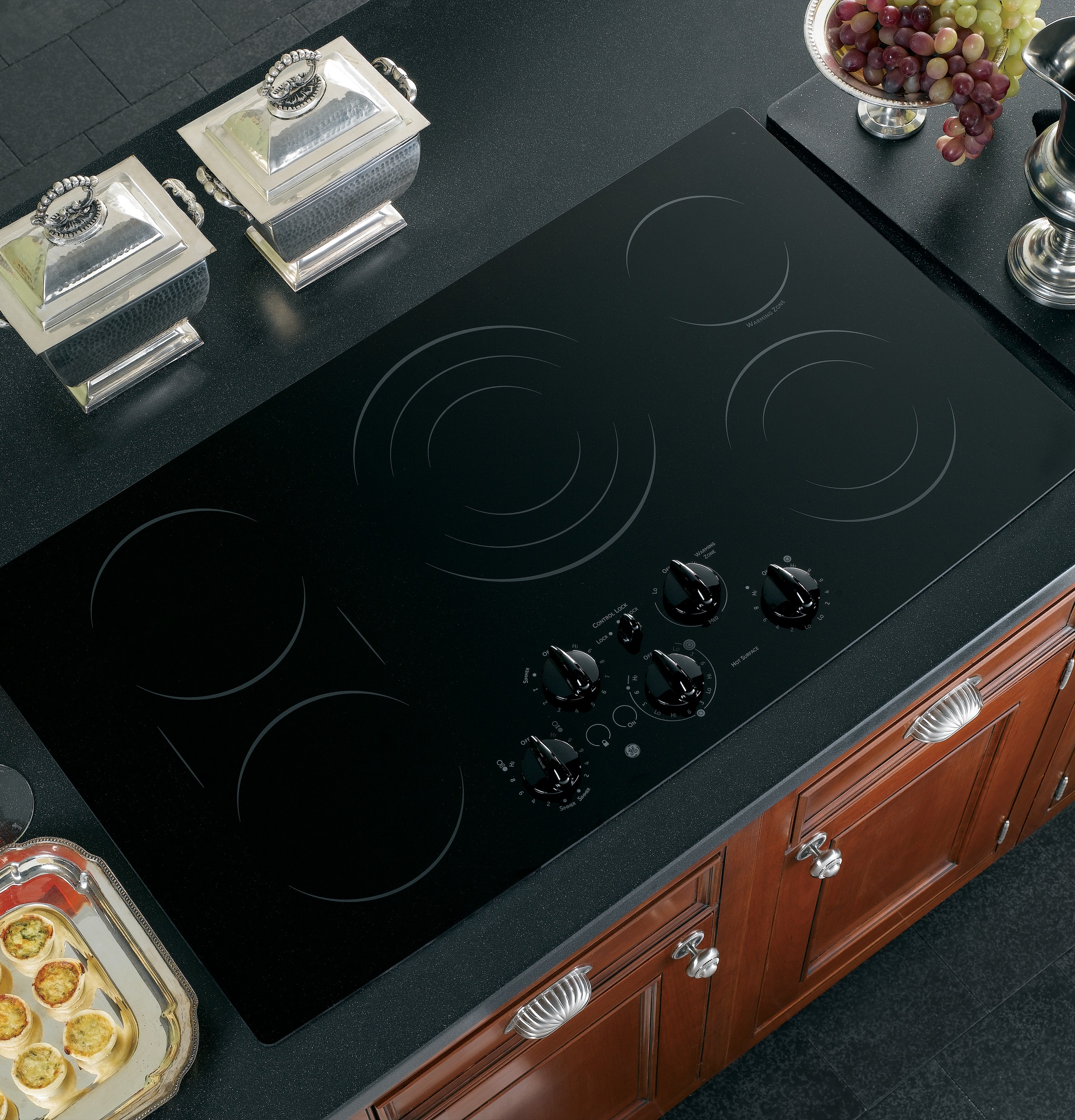 Series 36" Built-In Cooktop PP962BMBB