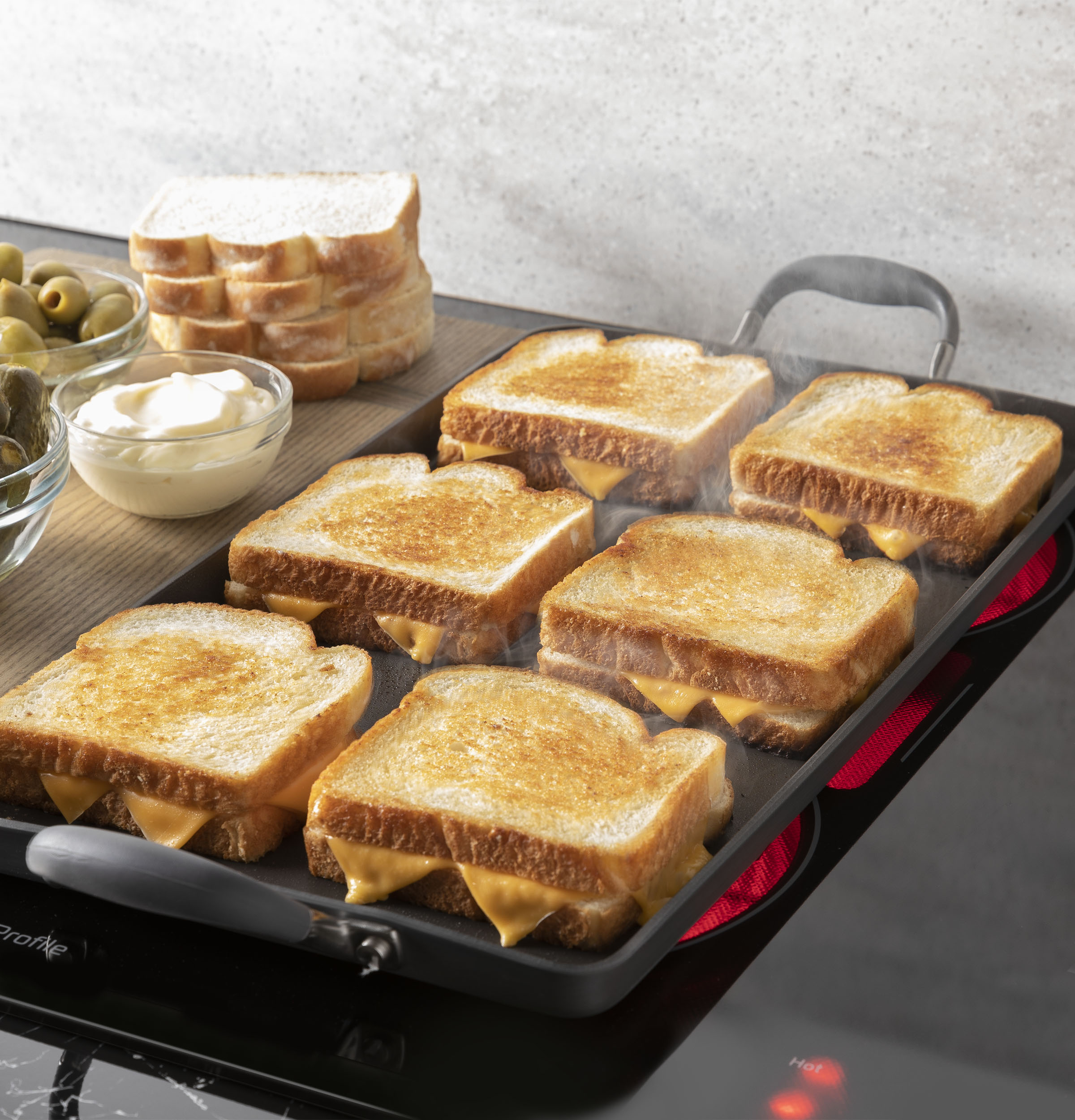 30" Downdraft Electric Cooktop PP9830DRBB