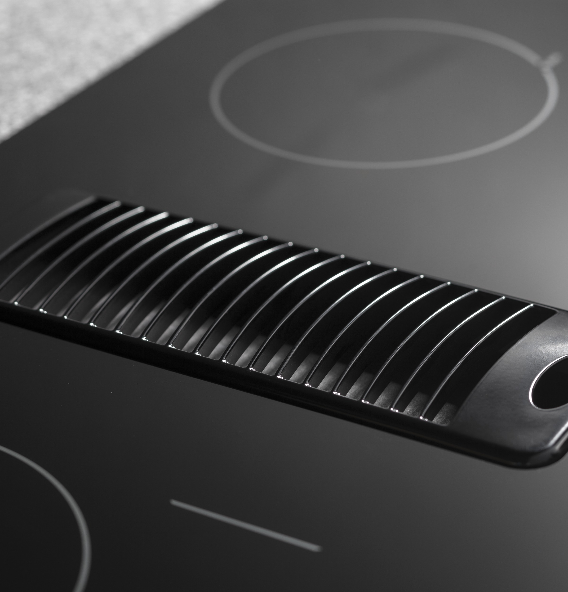 30" Downdraft Electric Cooktop PP9830DRBB