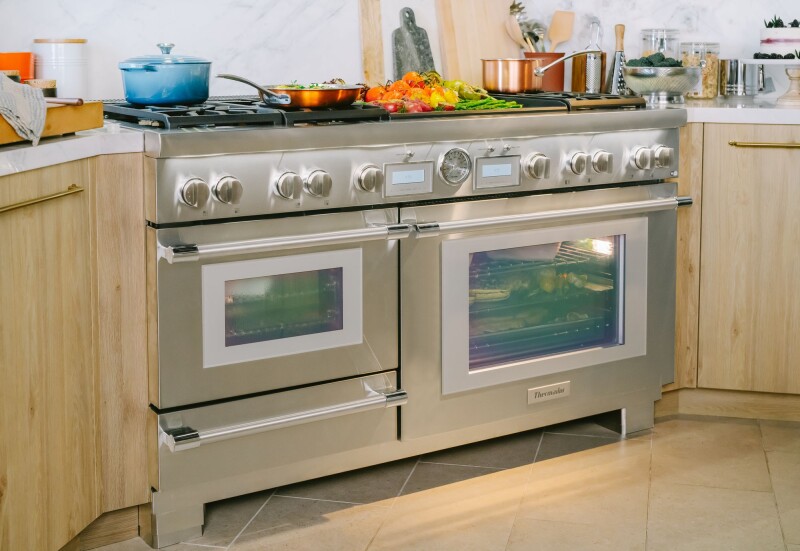 Dual Fuel Professional Range 60" Pro Grand Commercial Depth Dual Fuel Professional Range 60'' Pro Grand® Commercial Depth PRD606WESG