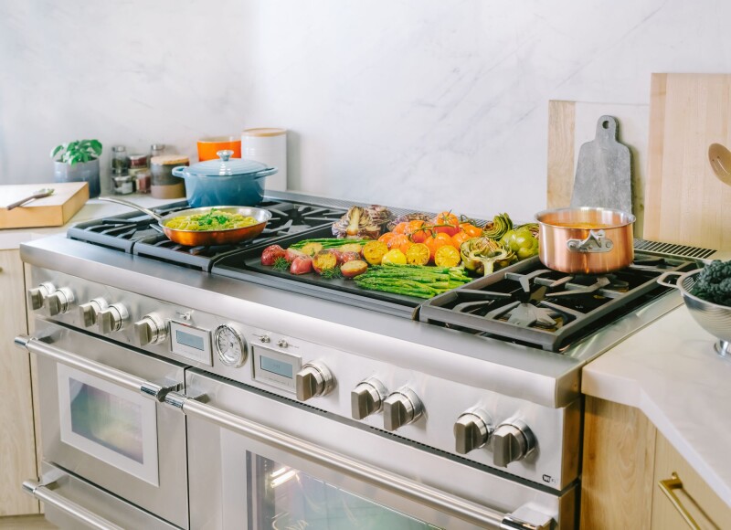 Dual Fuel Professional Range 60" Pro Grand Commercial Depth Dual Fuel Professional Range 60'' Pro Grand® Commercial Depth PRD606WESG