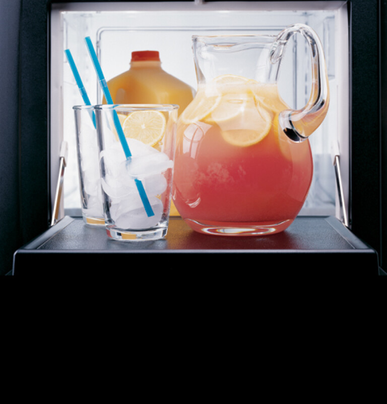 28.7 Cu. Ft. Side-by-Side Refrigerator with Refreshment Center PSS29NHPBB