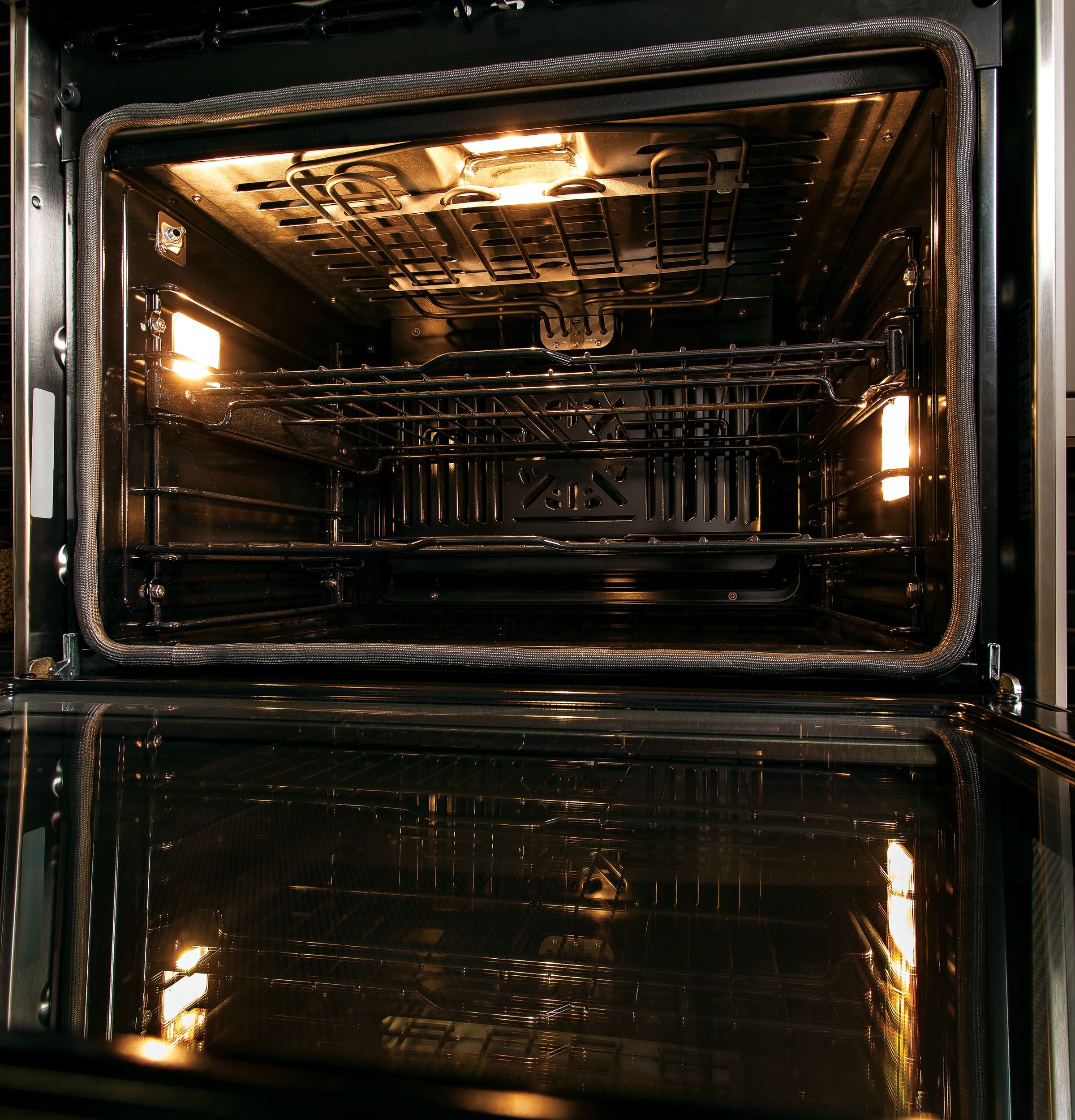 Series 30" Built-In Single Convection Wall Oven PT9050SFSS