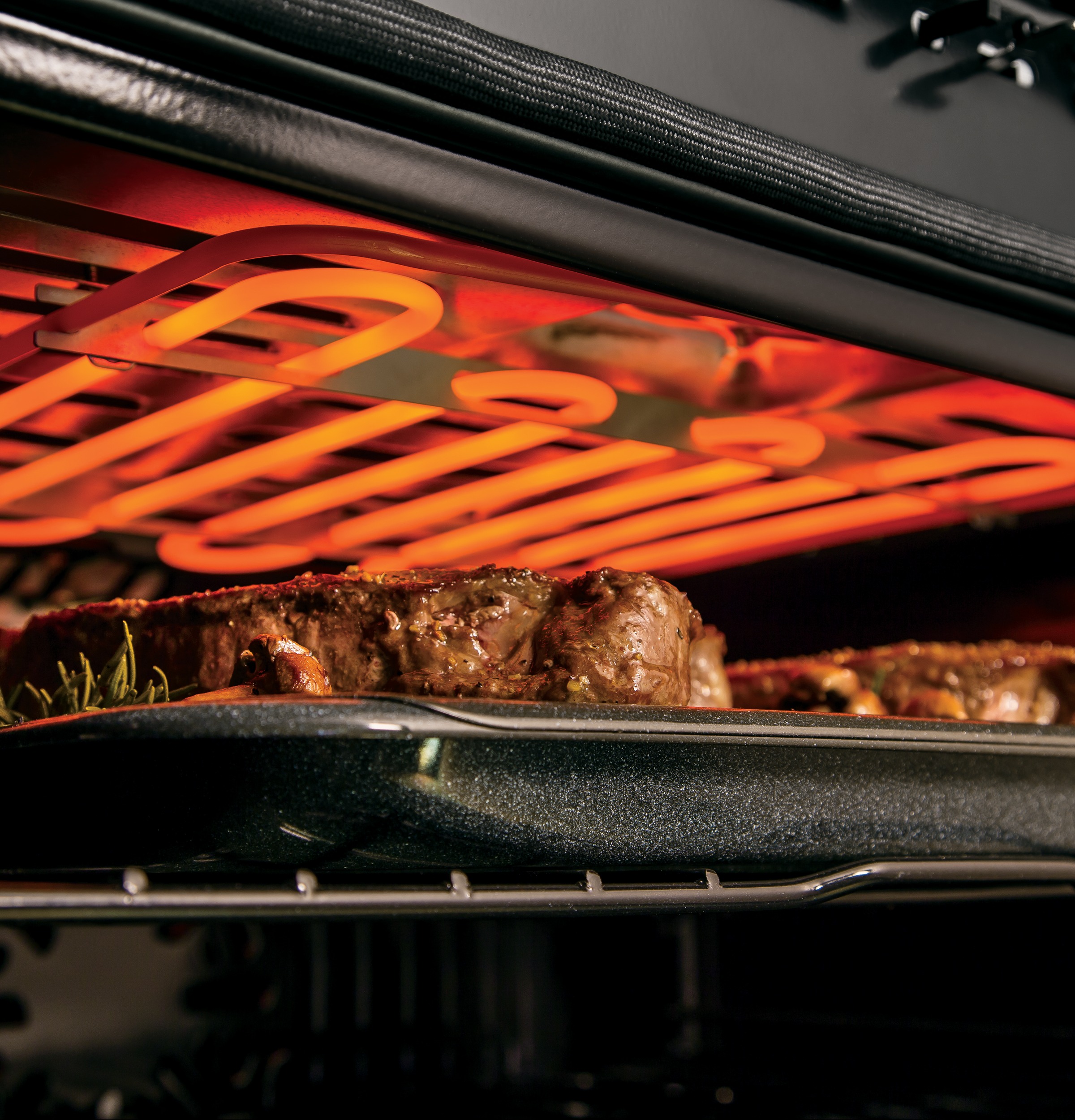 Series 30" Built-In Single Convection Wall Oven PT9050SFSS