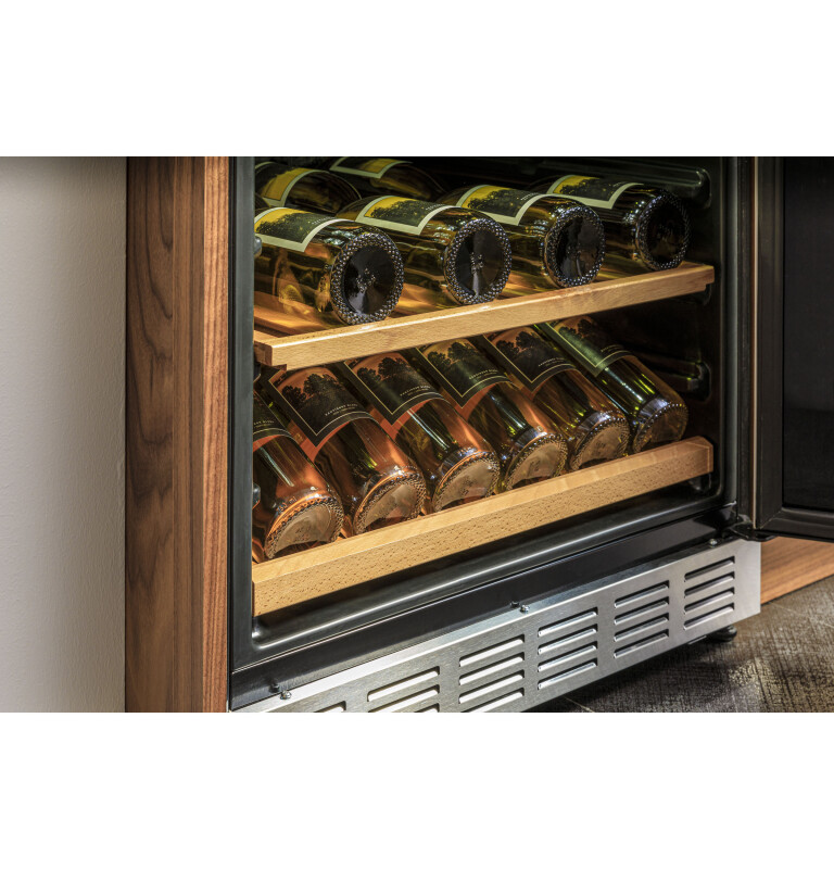 155-Can or 52-Bottle Beverage Center PVS06BSPSS