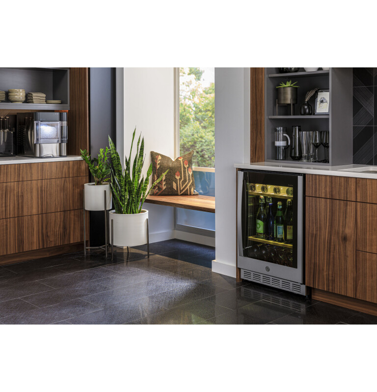 155-Can or 52-Bottle Beverage Center PVS06BSPSS