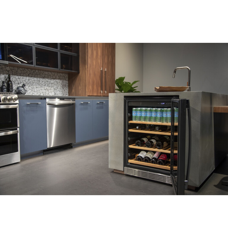 155-Can or 52-Bottle Beverage Center PVS06BSPSS