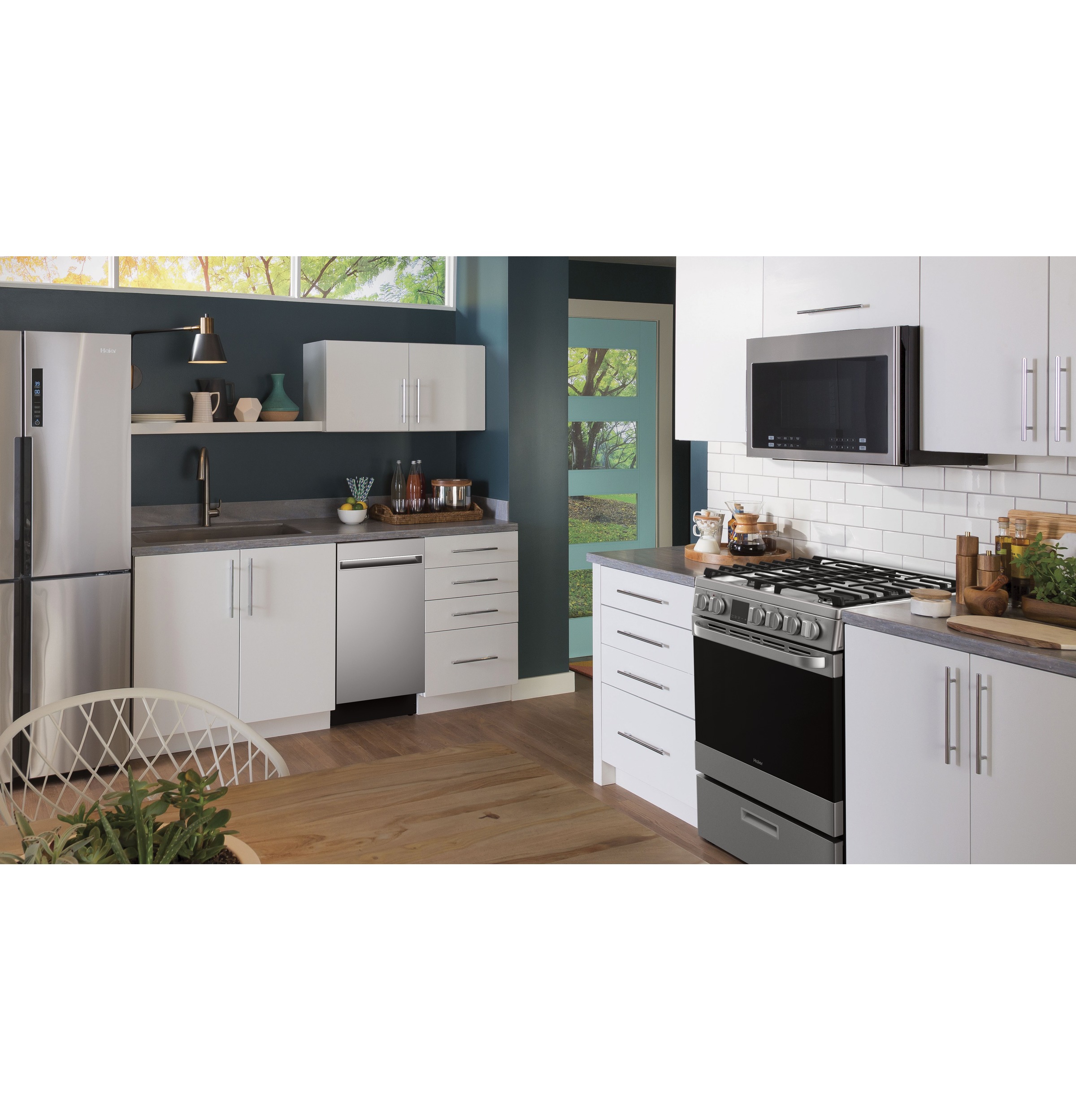 24" 2.9 Cu. Ft. Gas Free-Standing Range with Convection and Modular Backguard24" 2.9 Cu. Ft. Gas Free-Standing Range with Convection and Modular Backguard QGAS740RMSS