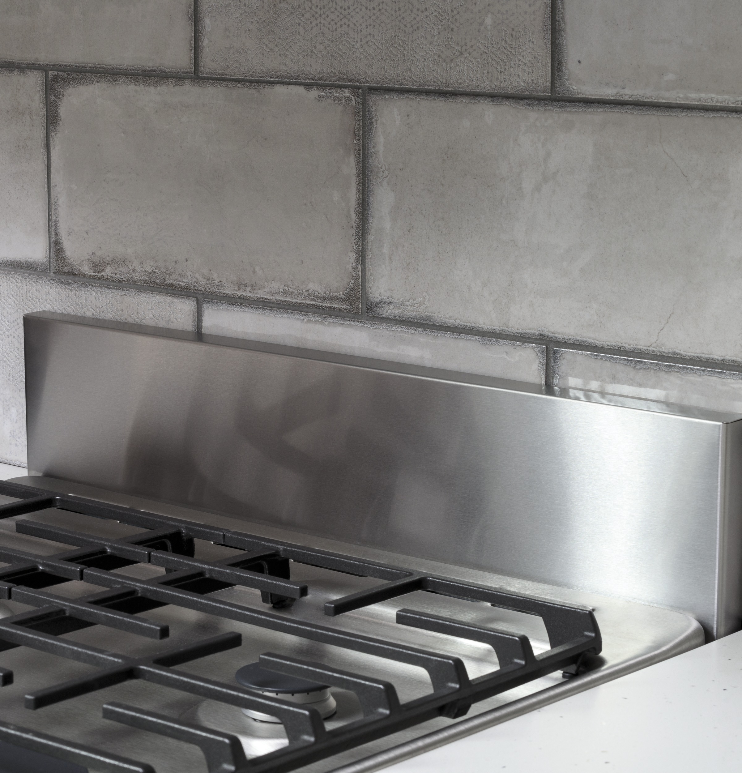 24" 2.9 Cu. Ft. Gas Free-Standing Range with Convection and Modular Backguard24" 2.9 Cu. Ft. Gas Free-Standing Range with Convection and Modular Backguard QGAS740RMSS