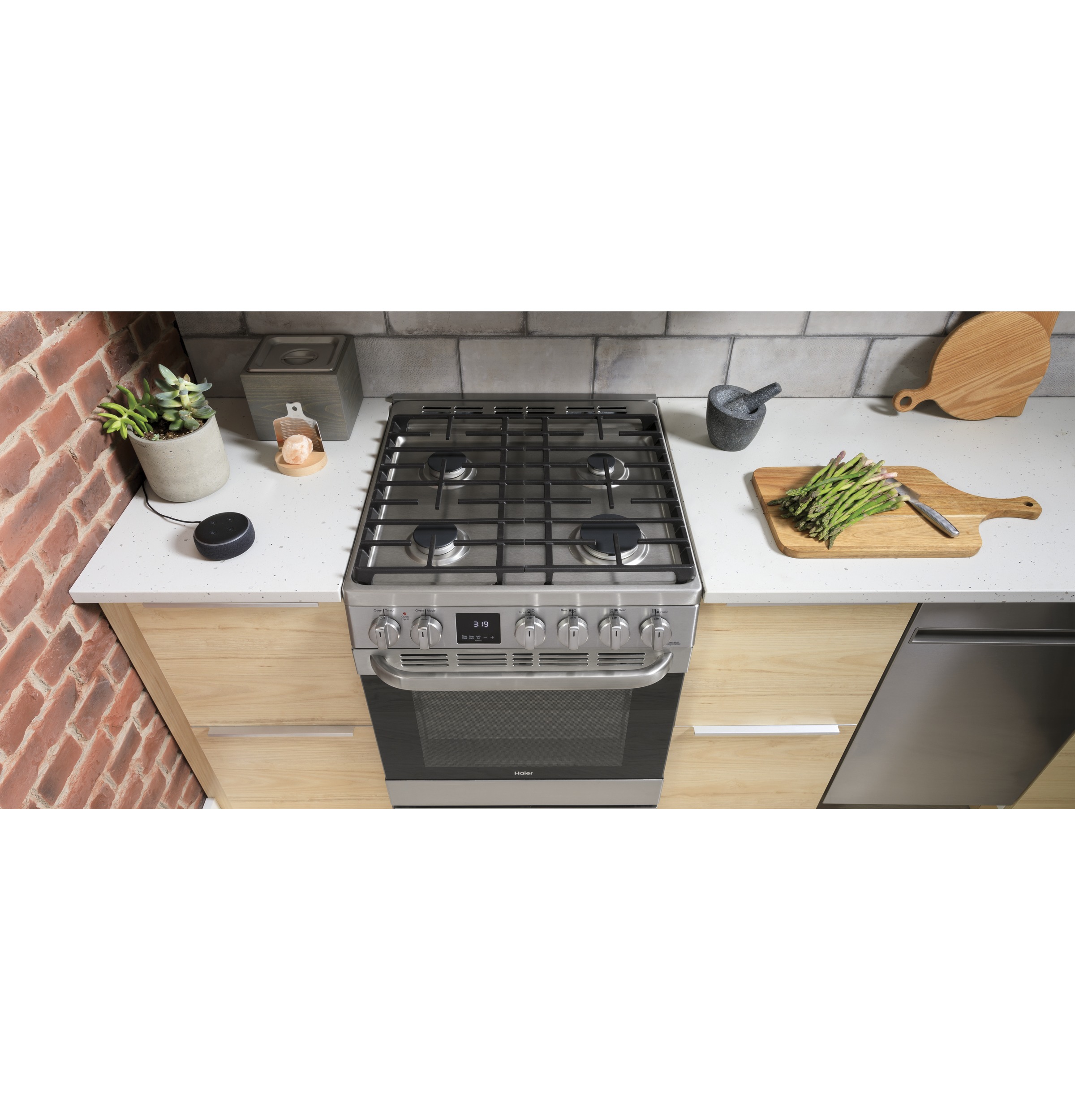 24" 2.9 Cu. Ft. Gas Free-Standing Range with Convection and Modular Backguard24" 2.9 Cu. Ft. Gas Free-Standing Range with Convection and Modular Backguard QGAS740RMSS