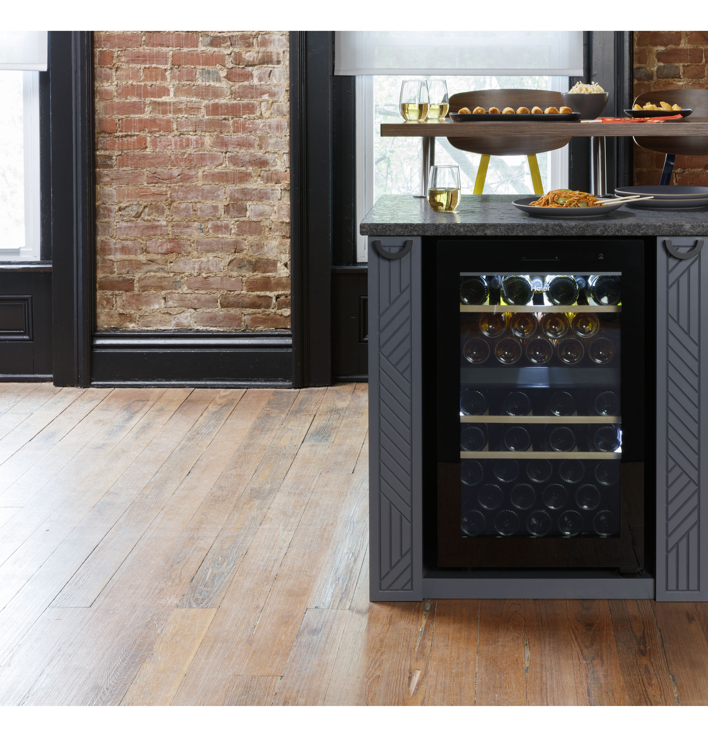 Haier Wine CenterHaier Wine Center QWR04DGRGB