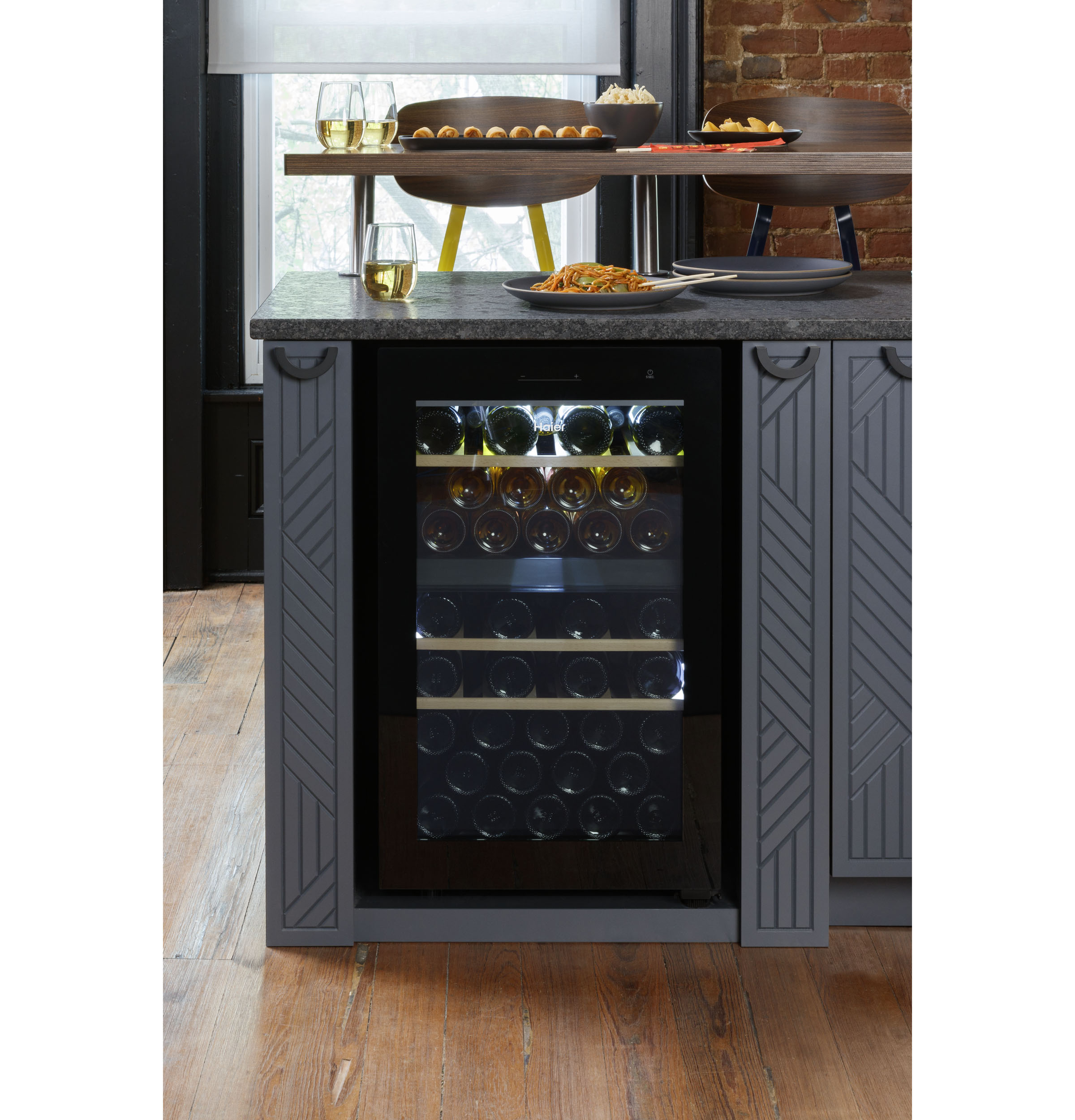 Haier Wine CenterHaier Wine Center QWR04DGRGB