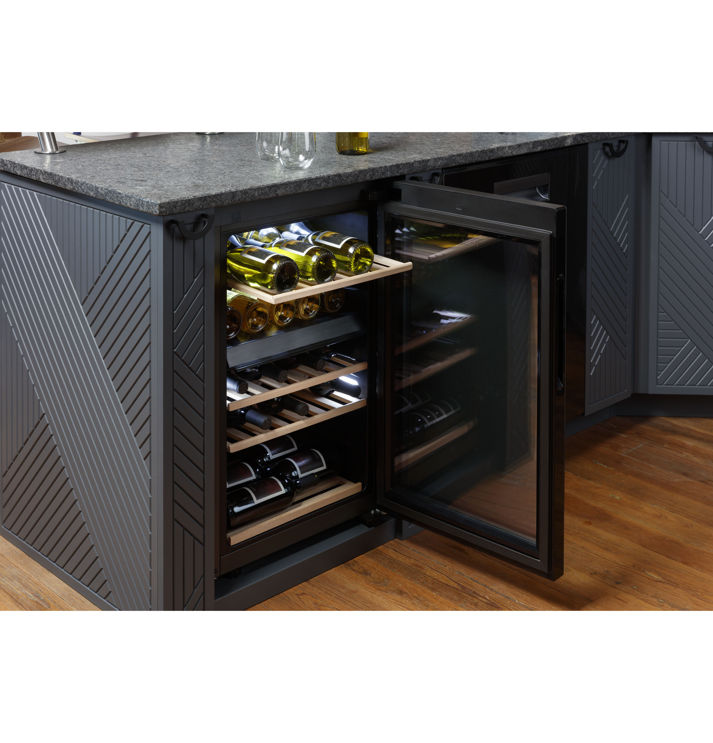 Haier Wine CenterHaier Wine Center QWR04DGRGB