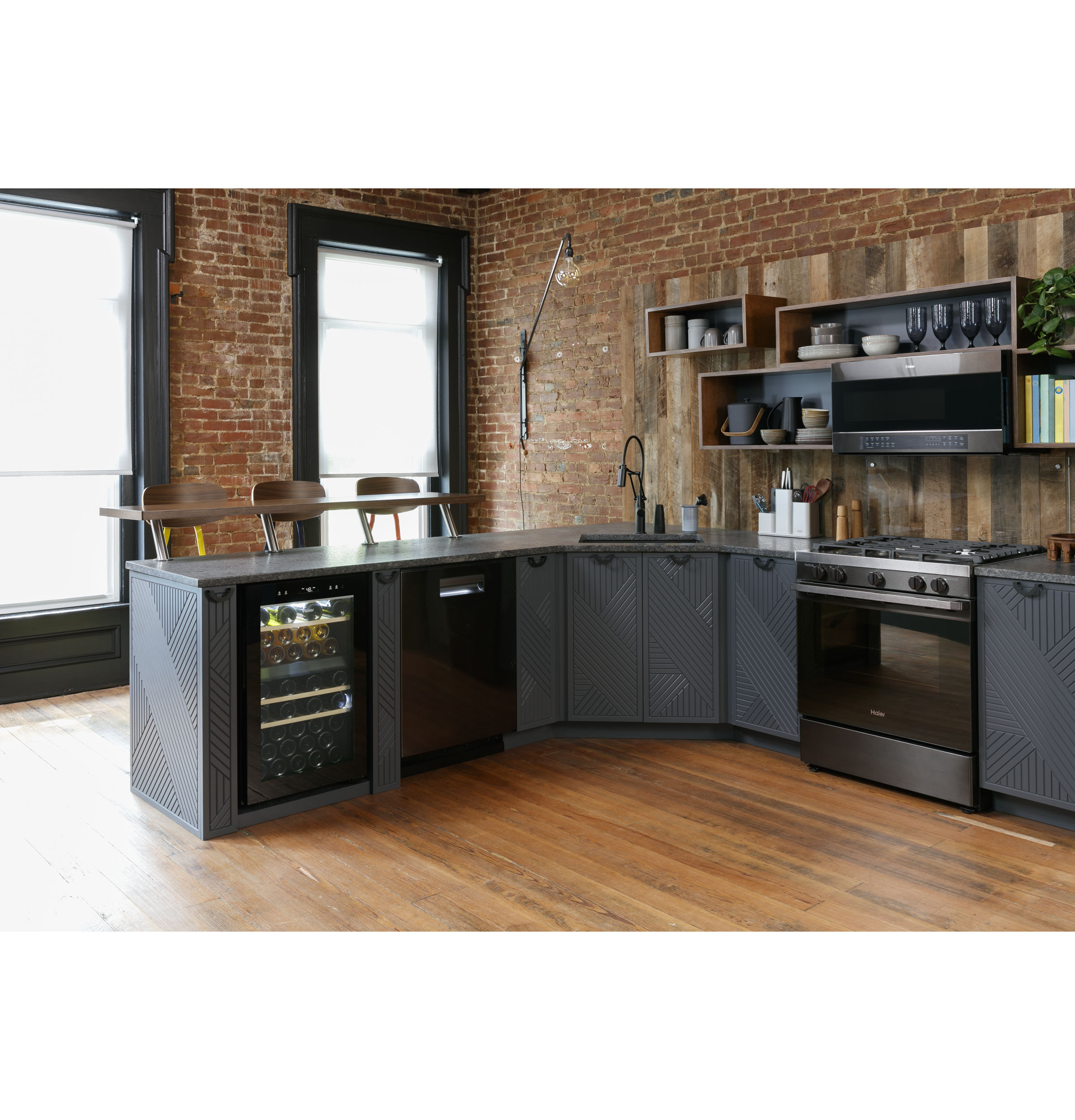 Haier Wine CenterHaier Wine Center QWR04DGRGB