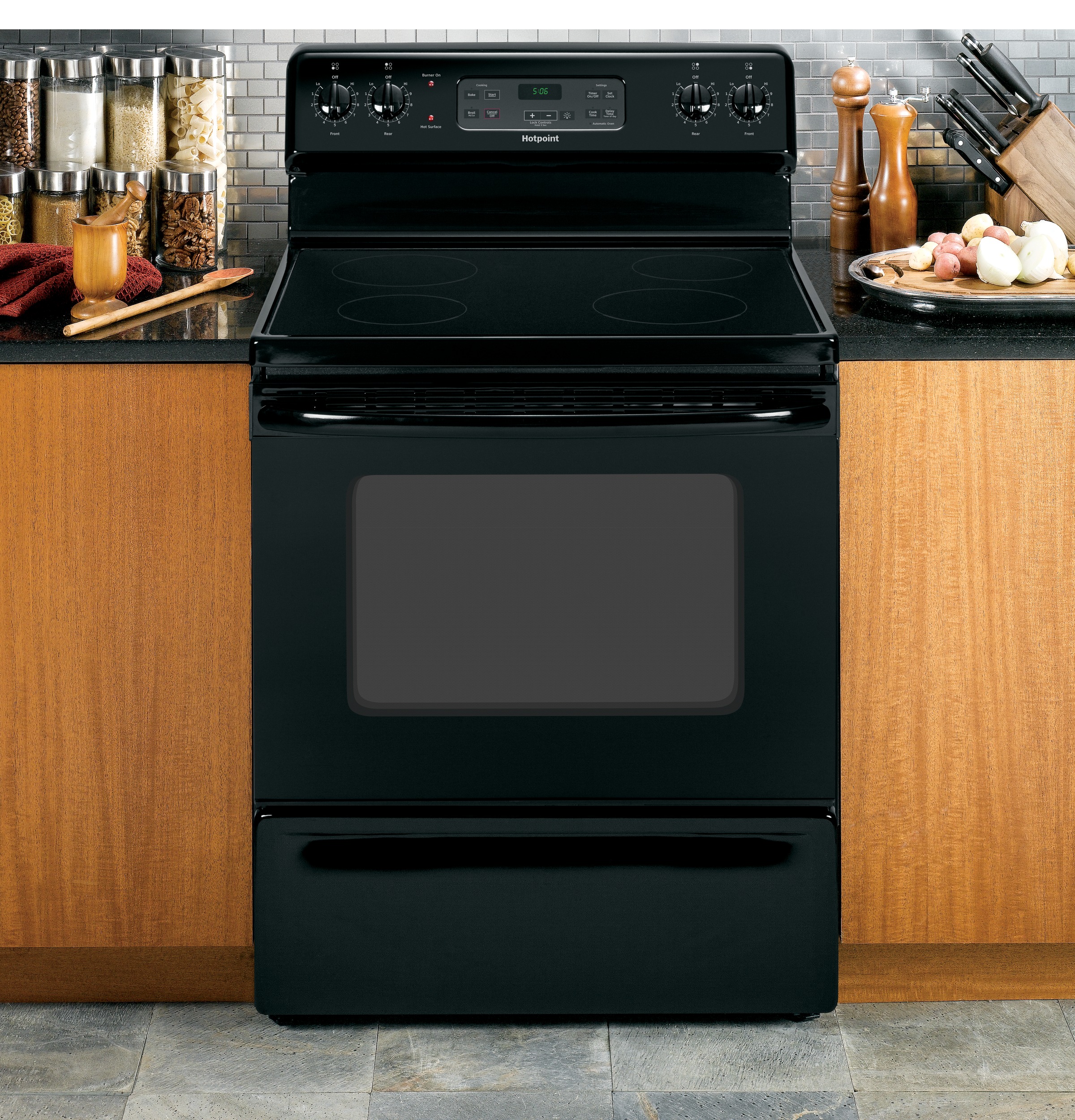 30" Free-Standing Electric Range RB560DHBB