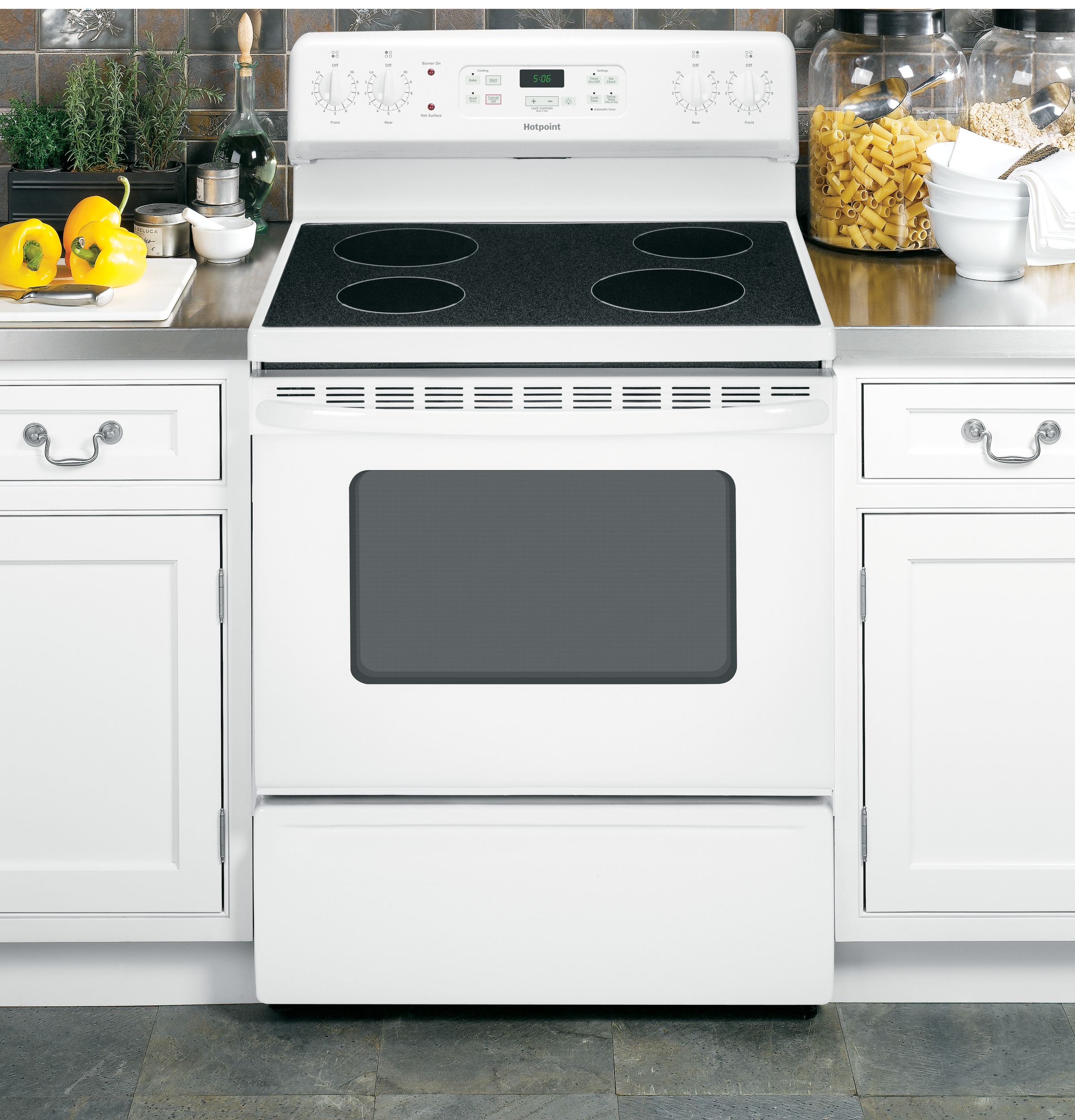 30" Free-Standing Electric Range RB560DHWW