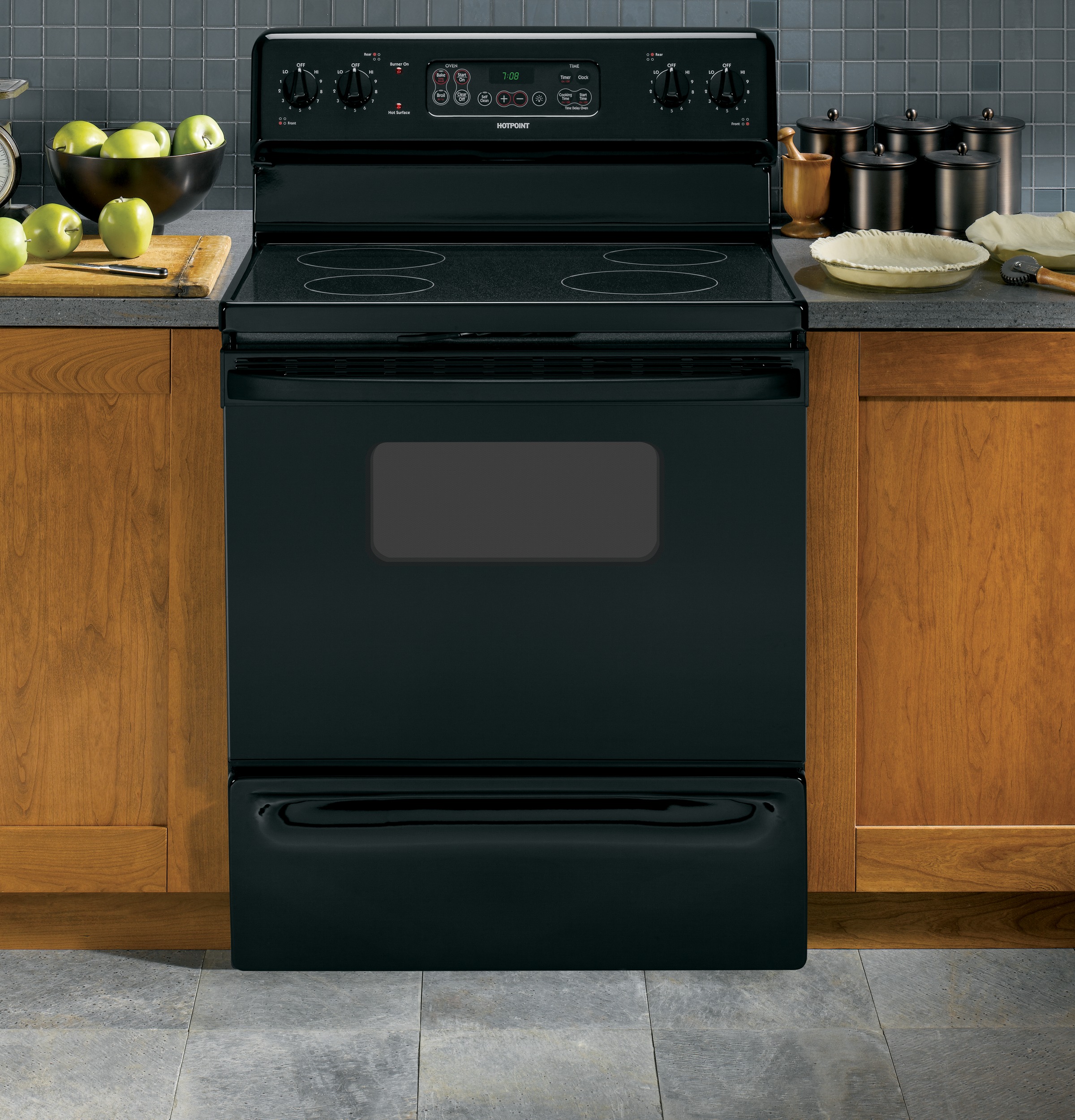 Hotpoint® 30" Free-Standing Electric Range RB787DPBB