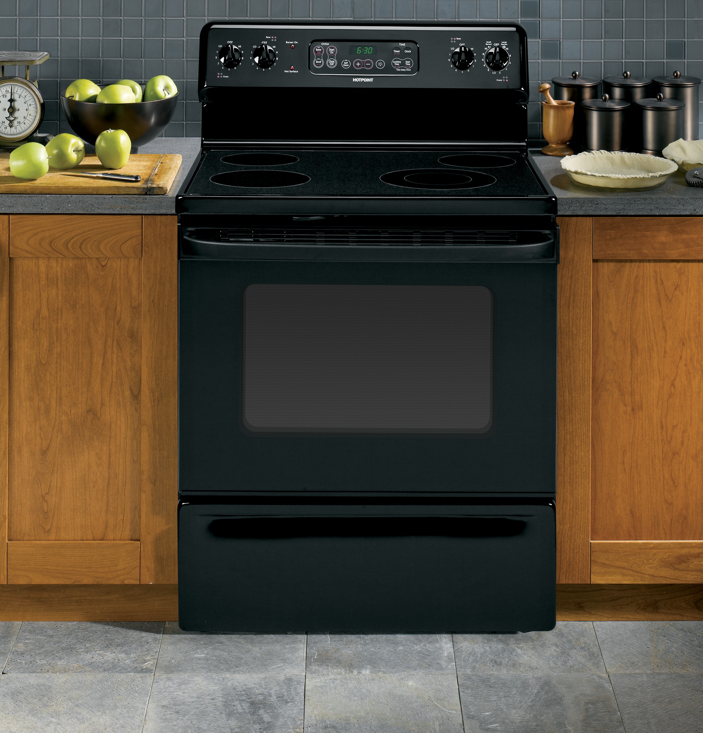 30" Free-Standing Electric Range RB790DTBB