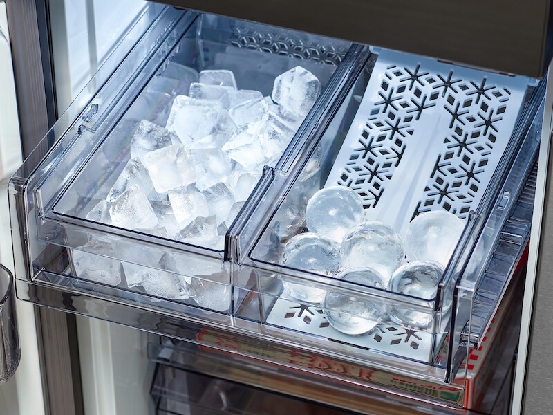 Bespoke Counter Depth 4-Door Flex™ Refrigerator (23 cu. ft.) with Beverage Zone™ and Auto Open Door in Stainless Steel RF23DB9750QLAA