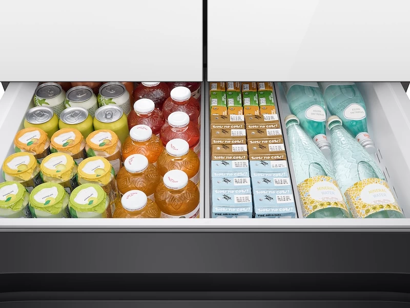 Bespoke 4-Door French Door Refrigerator (29 cu. ft.) with Beverage Center™ in White Glass RF29BB860012AA