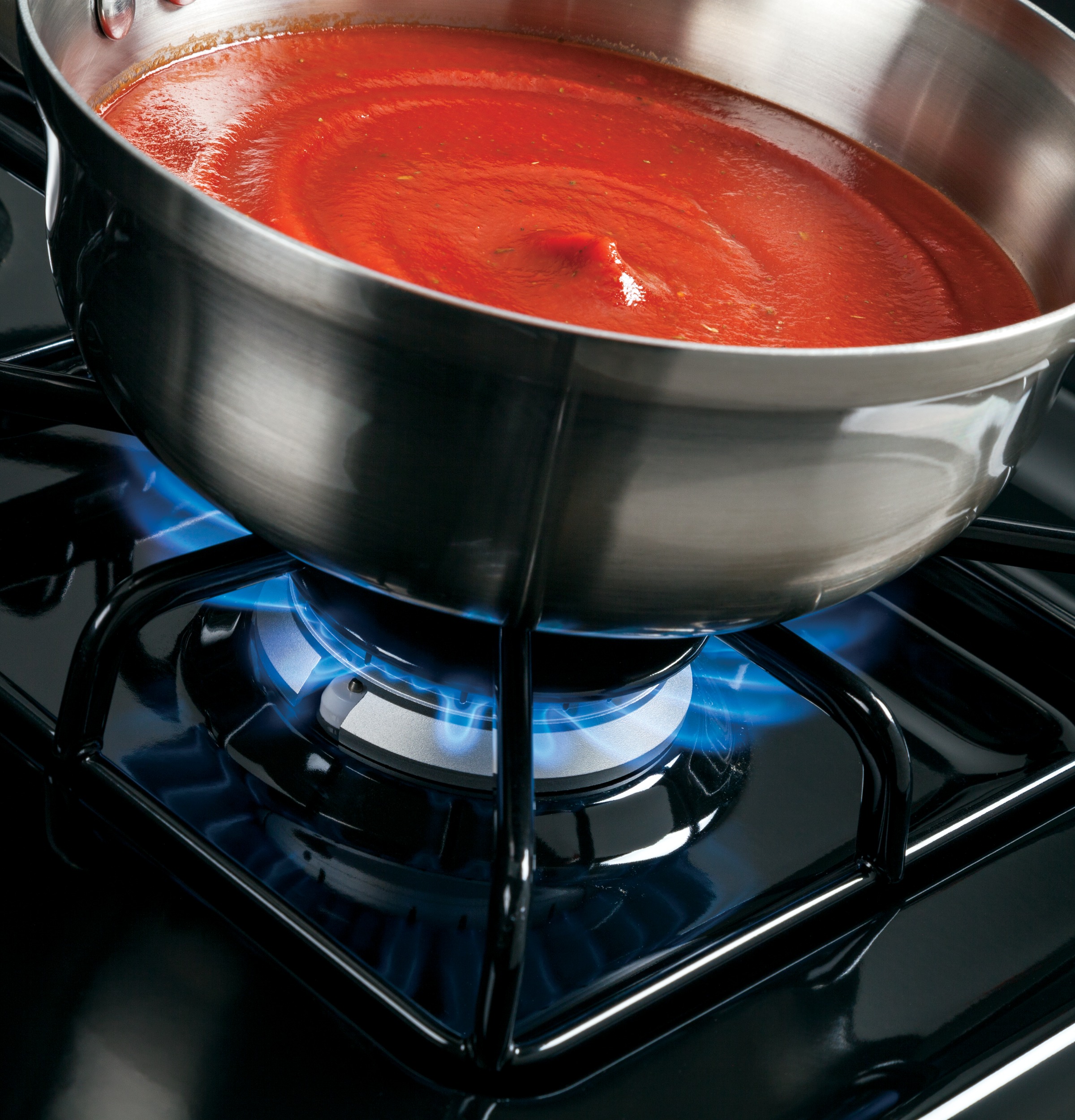 Hotpoint® 30" Free-Standing Gas Range RGB780DEHBB