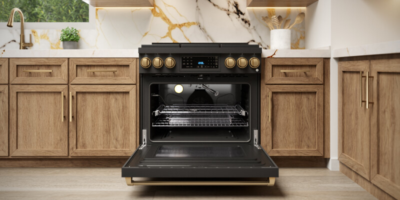 30 Inch Professional Lp Range With Tilt Panel Touch Control In Matte Black/stainless Steel Gordon Ramsay Series RSG30BLPSS