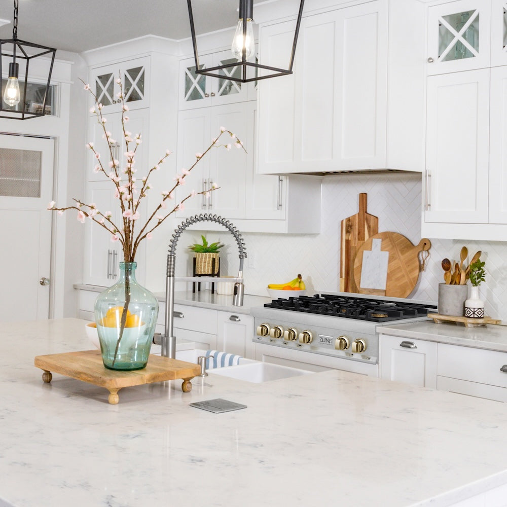 Autograph Edition 36" Porcelain Rangetop with 6 Gas Burners and Gold Accents RTSZ36G