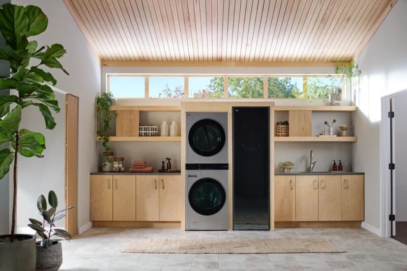 LG STUDIO Styler - Refresh Garments in Minutes with Smart wi-fi Enabled Steam Clothing Care System S5MSB