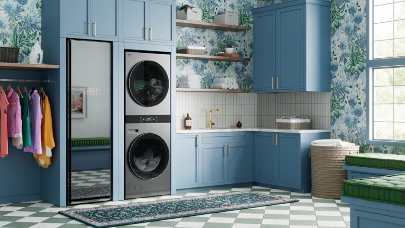 LG STUDIO Styler - Refresh Garments in Minutes with Smart wi-fi Enabled Steam Clothing Care System S5MSB