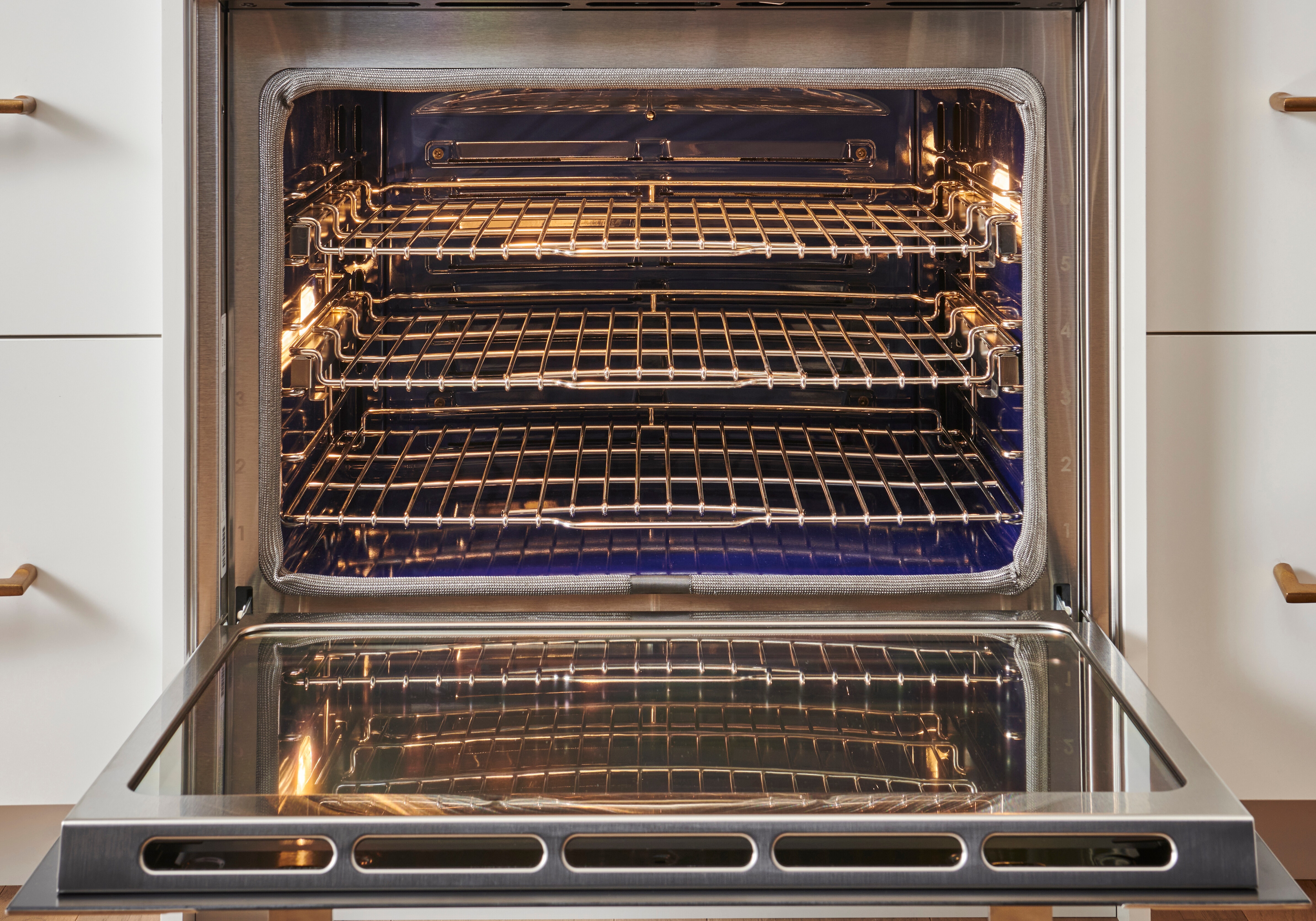 30" M Series Transitional Built-In Single Oven - Tubular Handle SO3050TMST