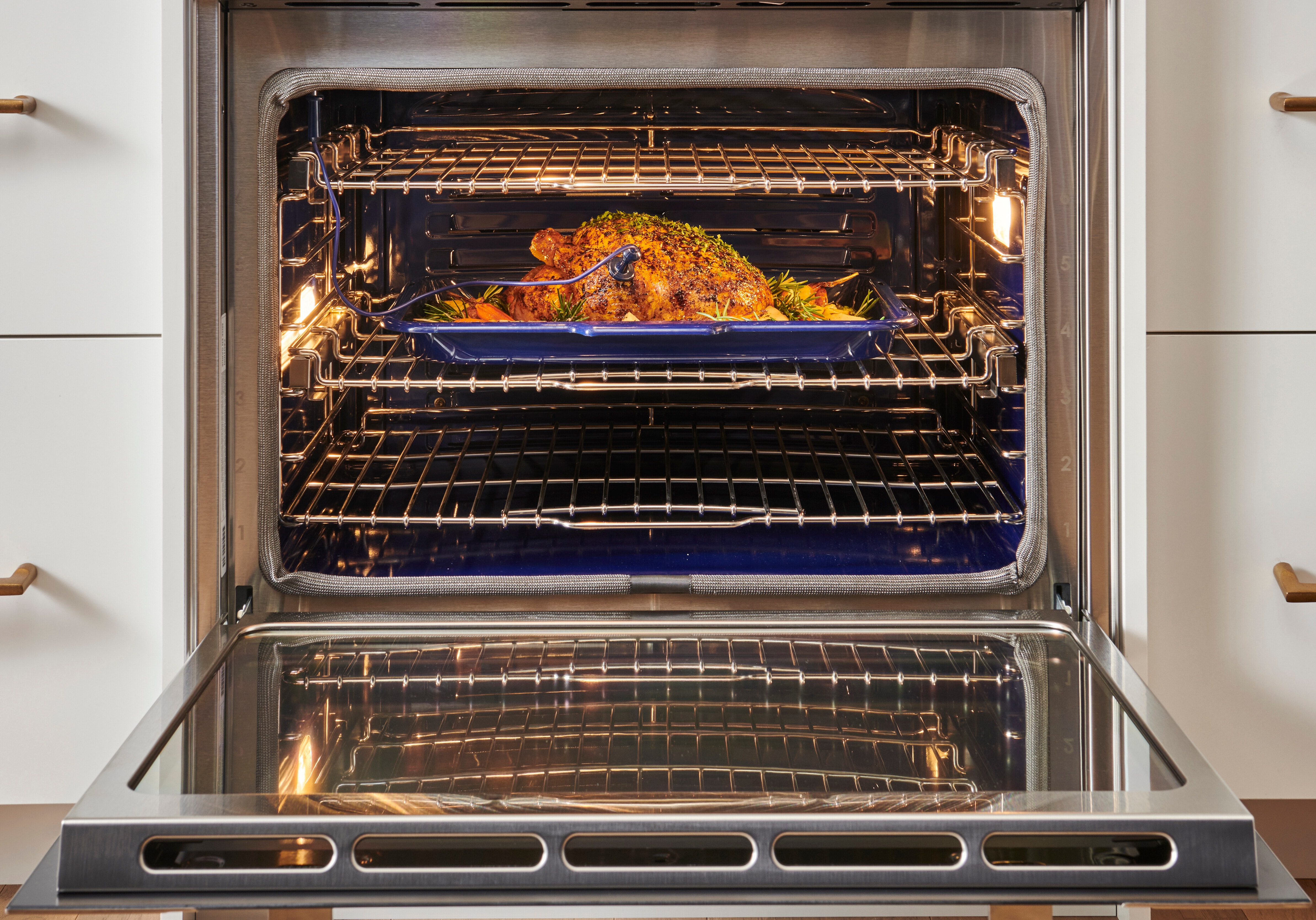 30" M Series Transitional Built-In Single Oven - Tubular Handle SO3050TMST