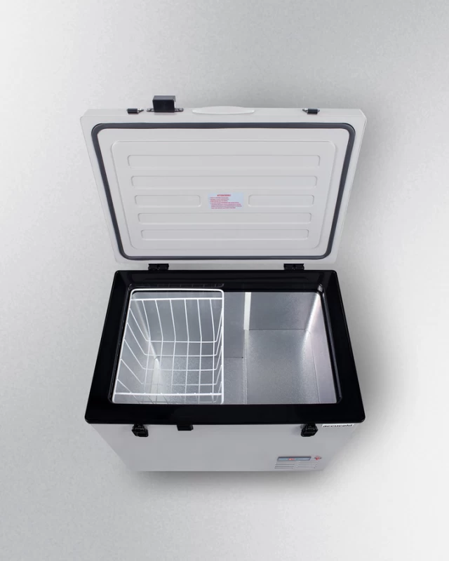 Portable Refrigerator/Freezer with Lock SPRF86M2
