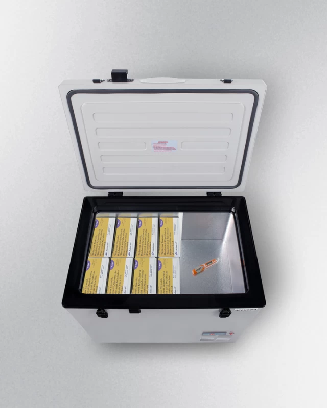 Portable Refrigerator/Freezer with Lock SPRF86M2