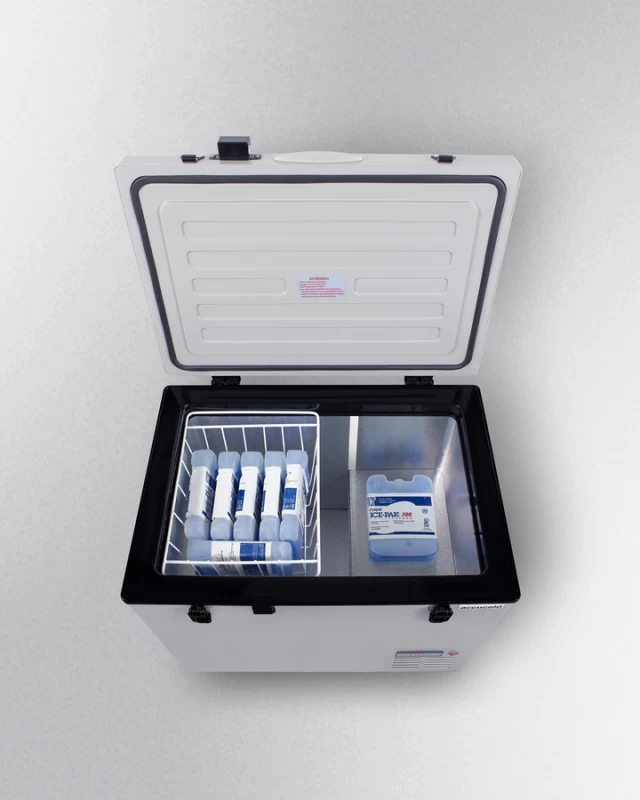 Portable Refrigerator/Freezer with Lock SPRF86M2