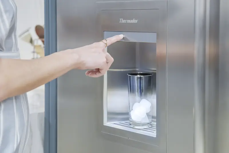 Built-in Freezer Column 18"  External Ice & Water Dispenser  Left Hinge T18ID905LP