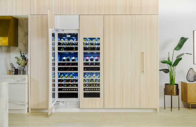 Built-in Wine Cooler with Glass Door 24" Built-in Wine Cooler with Glass Door 24'' T24IW905SP