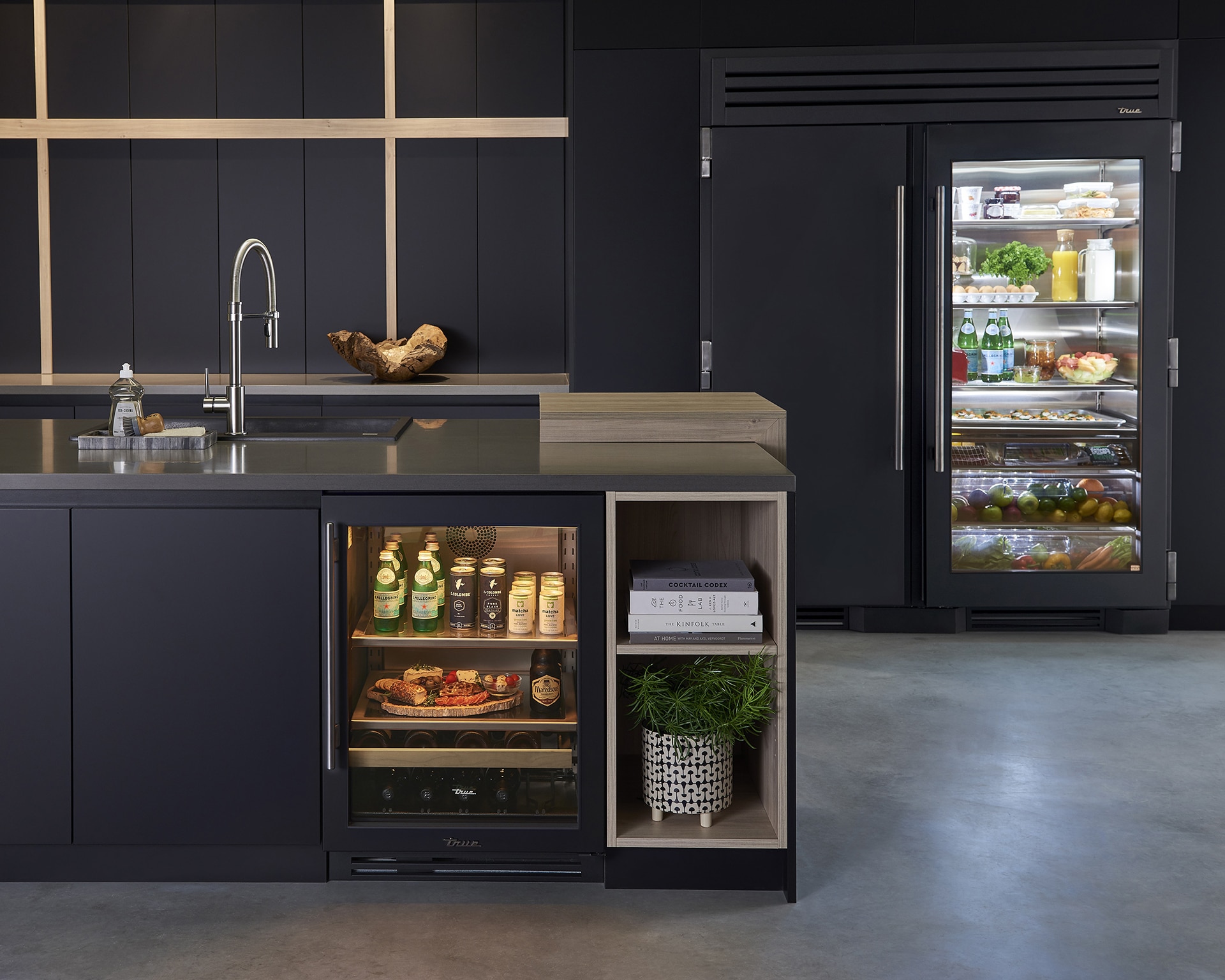 Undercounter Beverage Center, Right Hinged TBC24RSGC